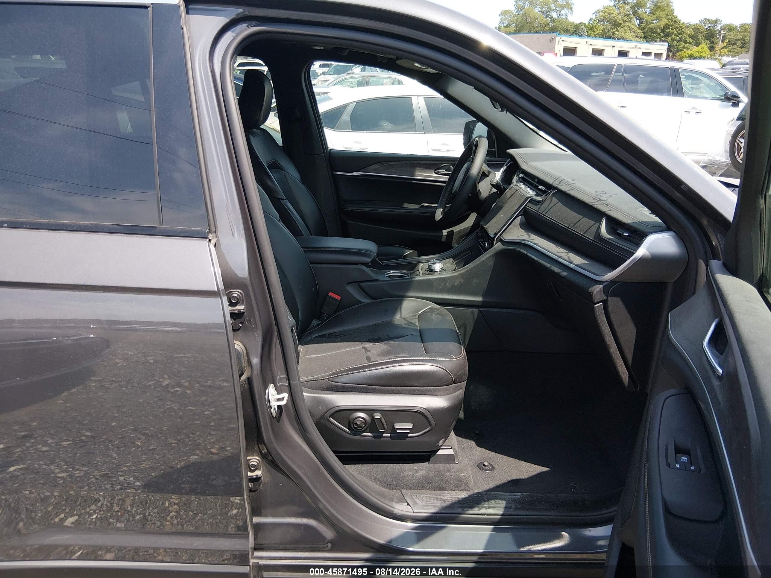 2024 Jeep Grand Cherokee VIN 1C4RJHBG1RC224645 IAAI salvage auction — Front End, Wait Title, sold $16,600 on 2026-09-20 (photo 5)