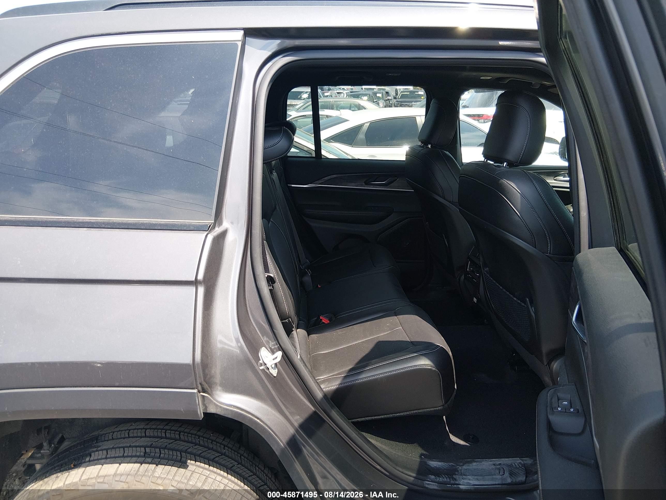 2024 Jeep Grand Cherokee VIN 1C4RJHBG1RC224645 IAAI salvage auction — Front End, Wait Title, sold $16,600 on 2026-09-20 (photo 8)