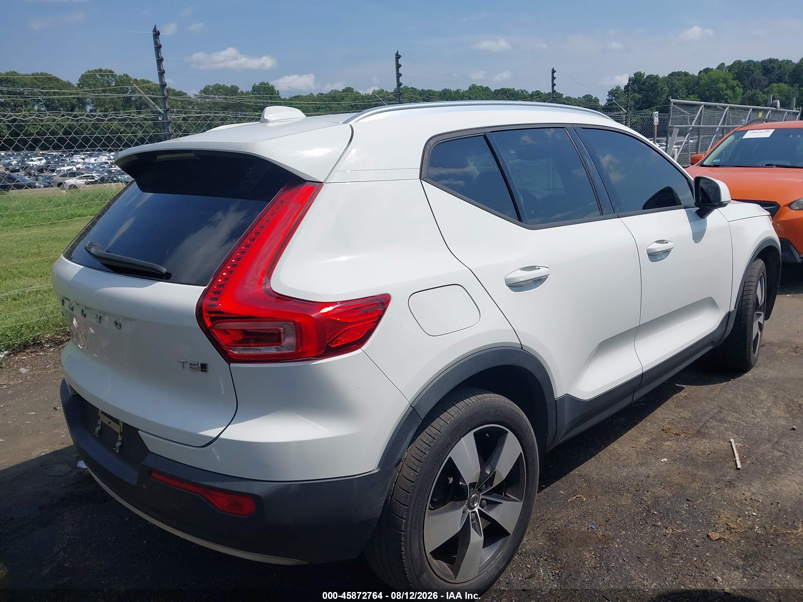2020 Volvo XC40 VIN YV4162UK9L2194219 IAAI salvage auction — Side, Salvage (North Carolina), sold $4,750 on 2026-09-12 (photo 4)