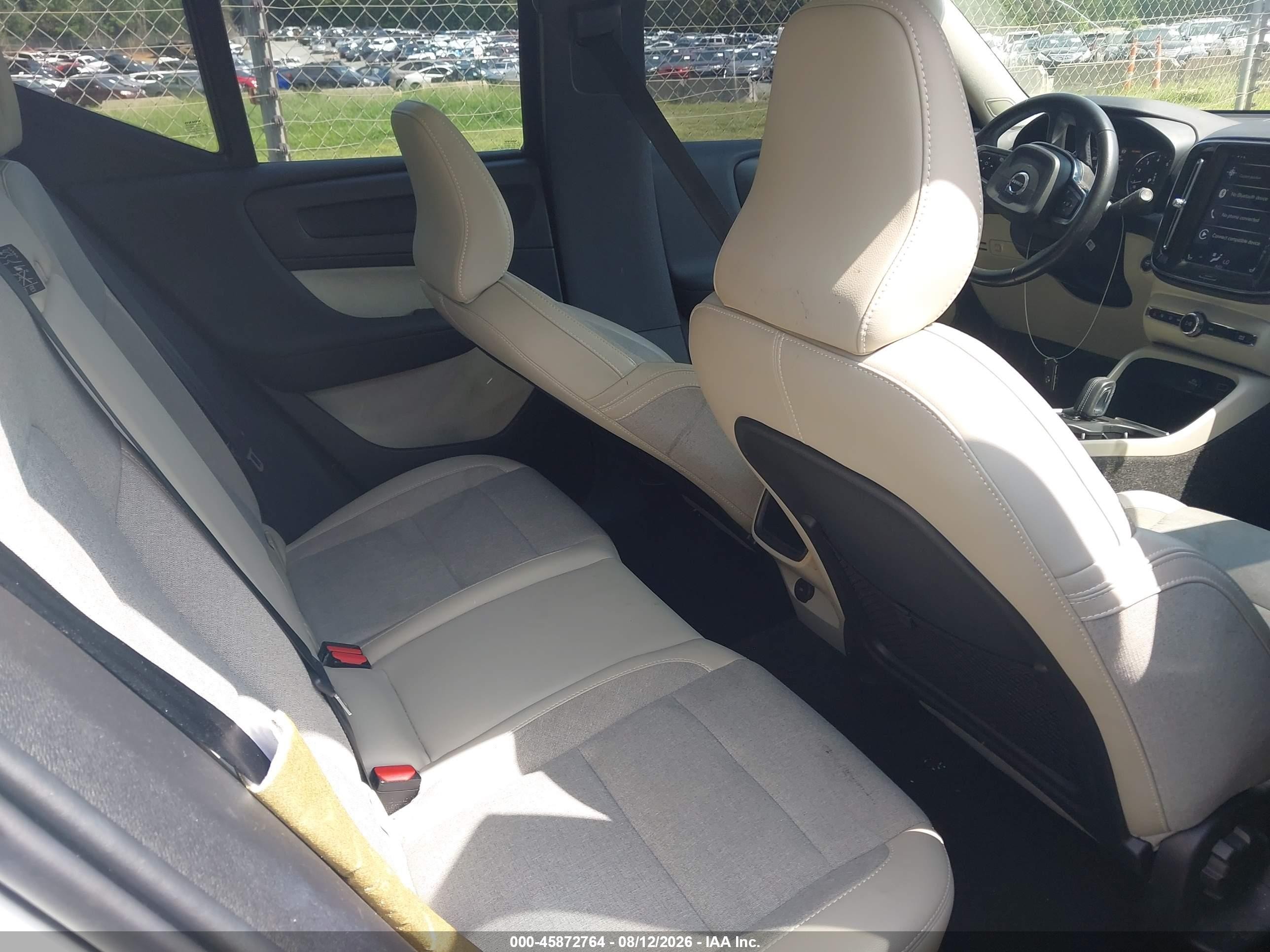 2020 Volvo XC40 VIN YV4162UK9L2194219 IAAI salvage auction — Side, Salvage (North Carolina), sold $4,750 on 2026-09-12 (photo 8)
