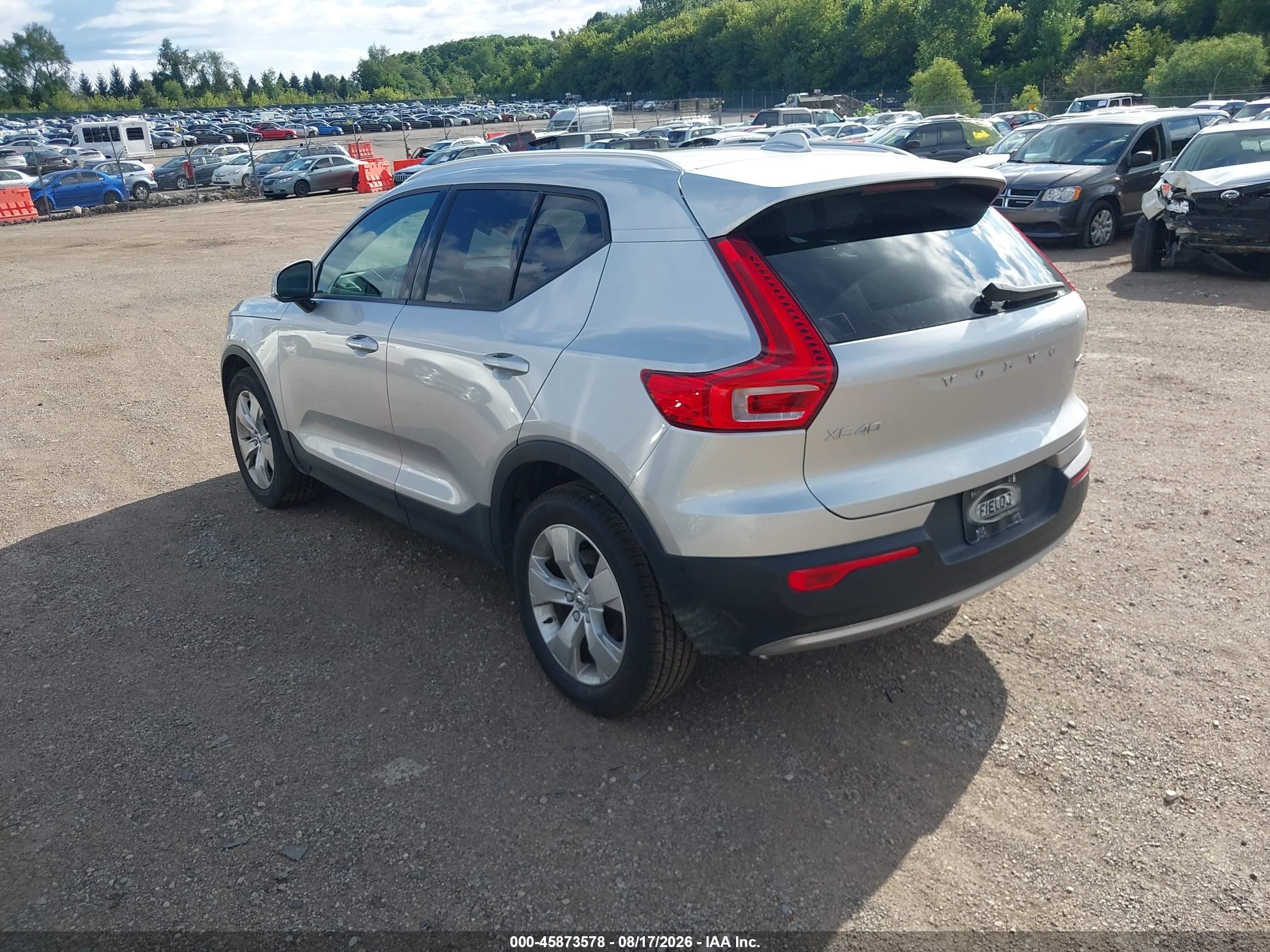 2019 Volvo Xc40 VIN YV4162UK0K2146851 IAAI salvage auction — Rear End, Salvage (Illinois), sold $11,300 on 2026-09-29 (photo 3)