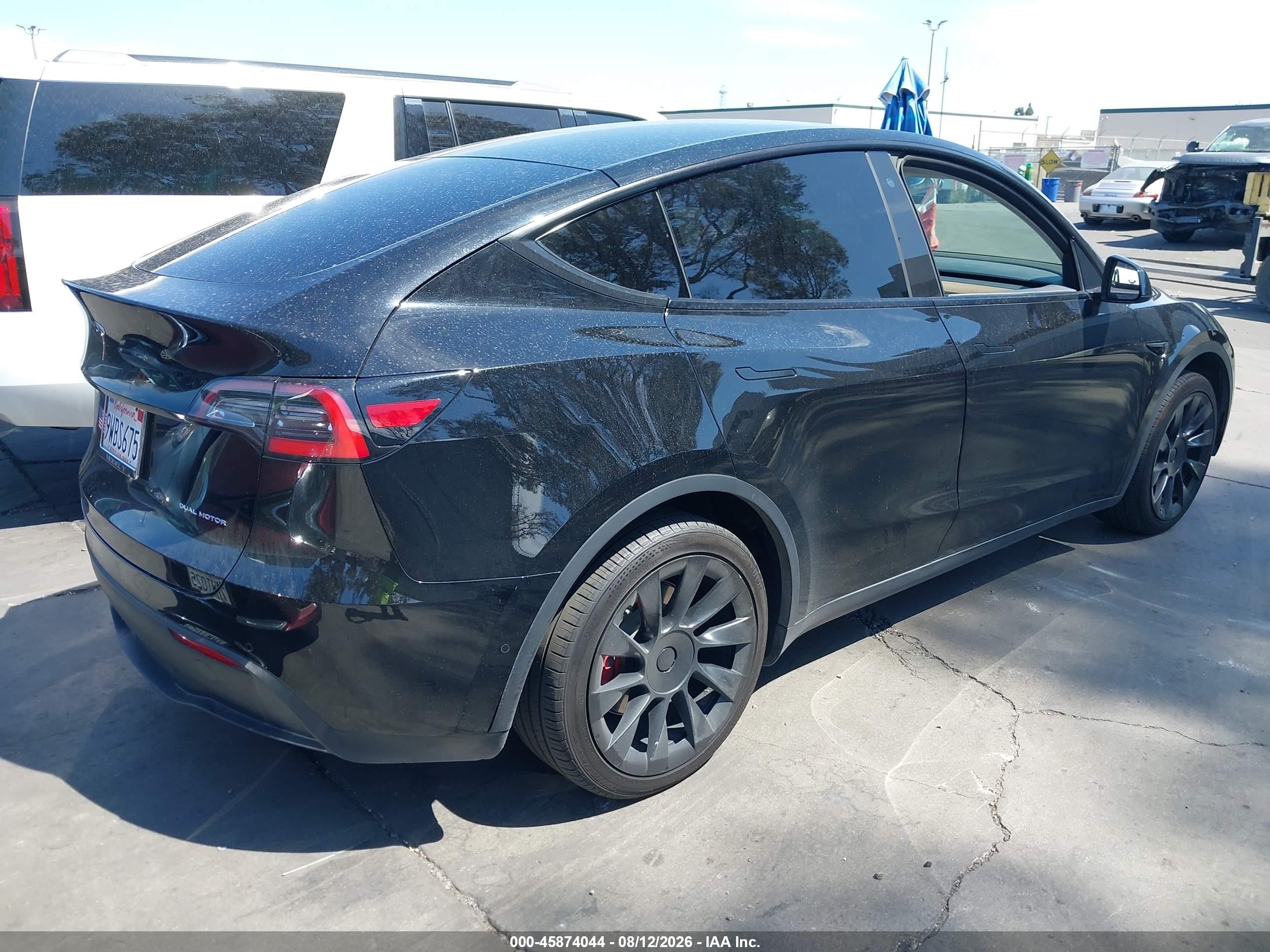 2020 Tesla Model Y VIN 5YJYGDEE4LF038976 IAAI salvage auction — Side, Salvage Certificate (California), sold $8,500 on 2026-09-12 (photo 4)