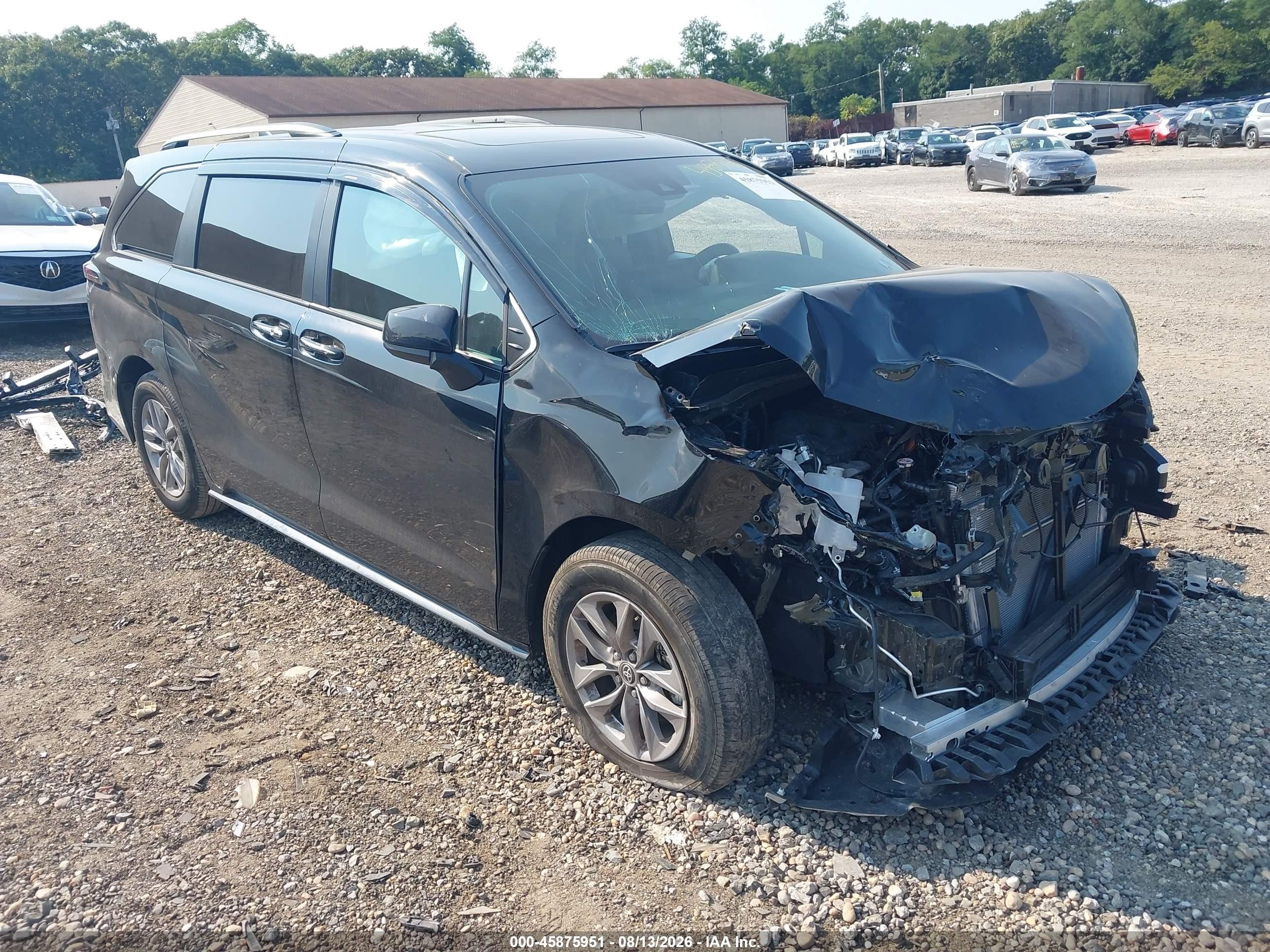 2026 Toyota Sienna VIN 5TDYRKEC0TS324879 — IAAI salvage auction photo