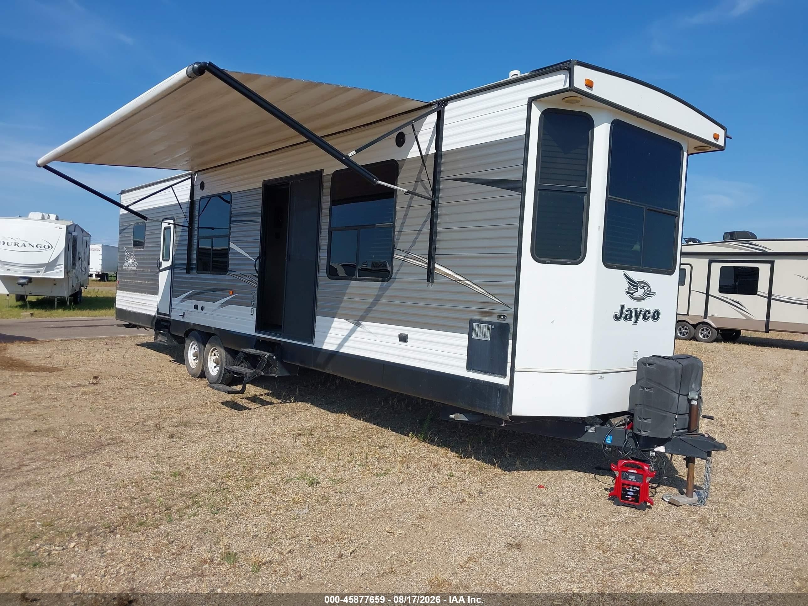 2017 Jayco Jay Flight VIN 1UJBJ0BV0H11F0058 IAAI salvage auction — Hail, Salvage (Minnesota), sold $8,500 on 2026-10-07 (photo 1)