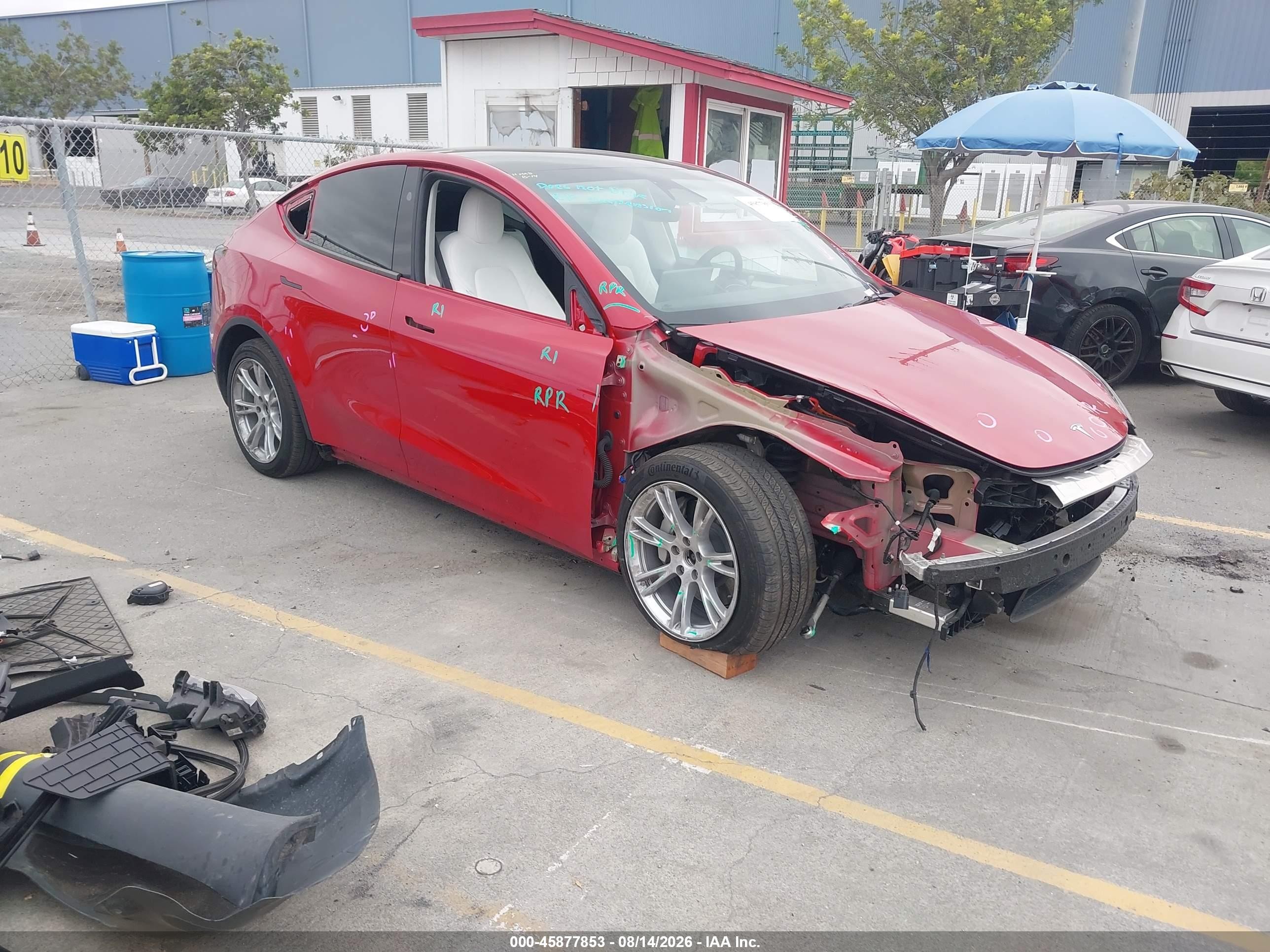 2023 Tesla Model Y VIN 7SAYGDEE1PF917912 — IAAI salvage auction photo