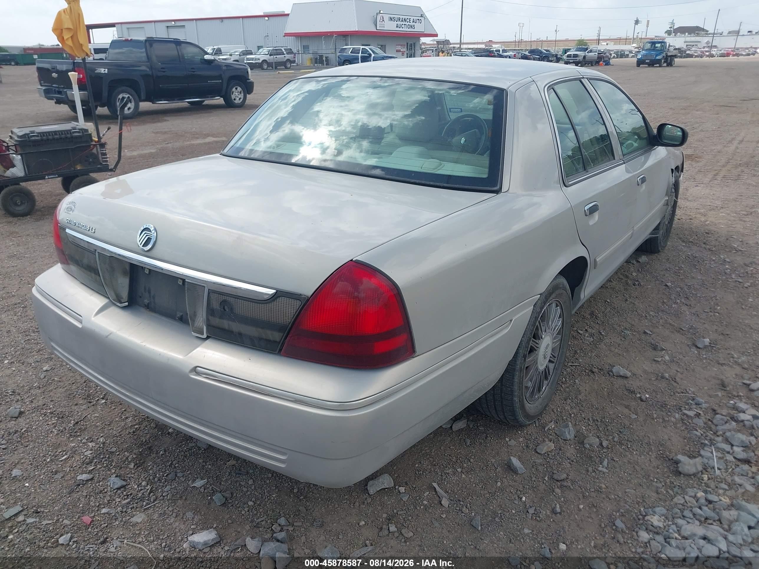 2010 Mercury Grand marquis VIN 2MEBM7FV7AX612321 IAAI salvage auction — Unknown, Salvage (Texas), sold $750 on 2026-09-10 (photo 4)