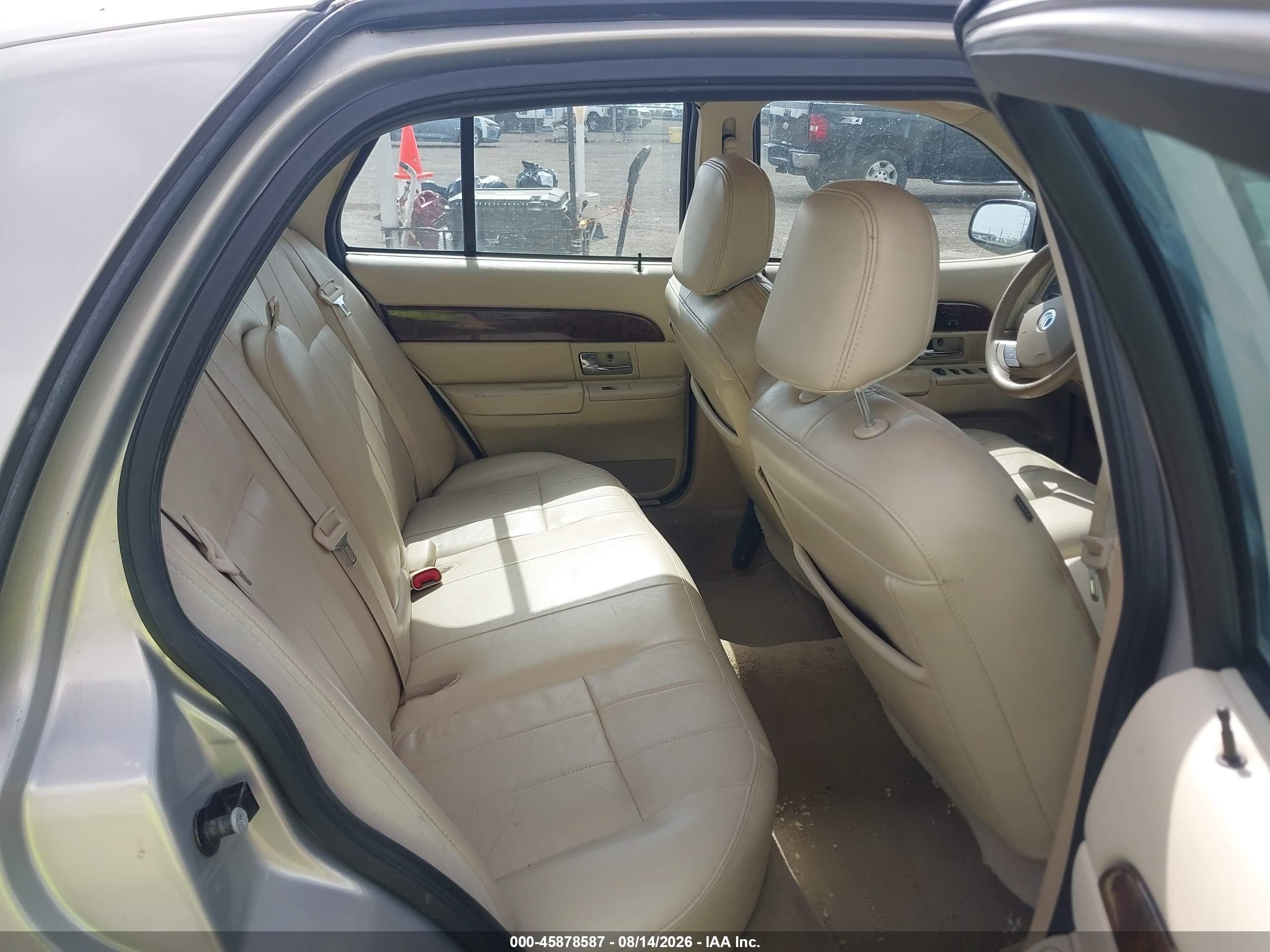2010 Mercury Grand marquis VIN 2MEBM7FV7AX612321 IAAI salvage auction — Unknown, Salvage (Texas), sold $750 on 2026-09-10 (photo 8)