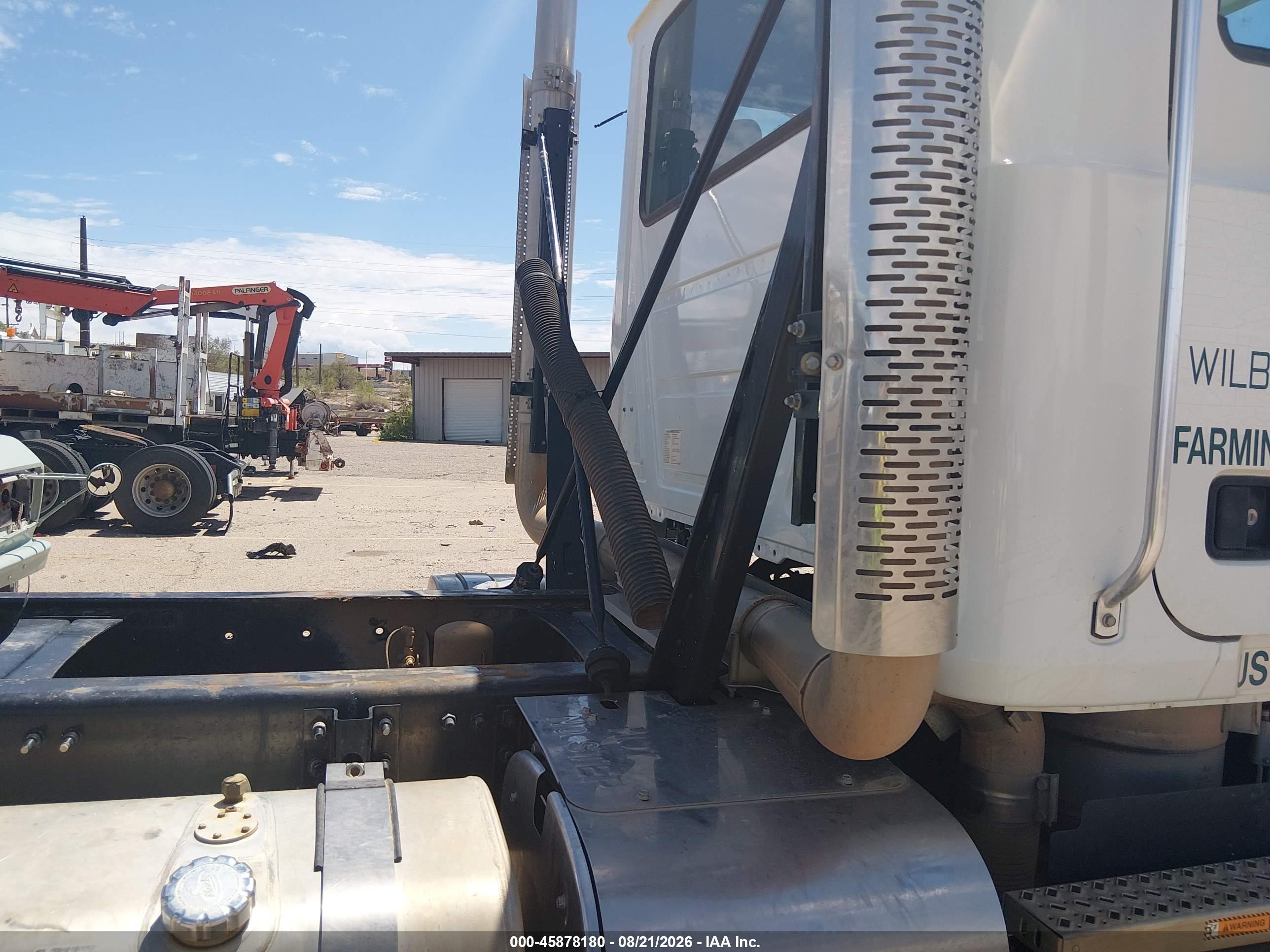 2013 Mack 700 Gu700 VIN 1M2AX07C4DM015563 IAAI salvage auction — Front End, Clear (New Mexico), sold $8,300 on 2026-09-21 (photo 8)