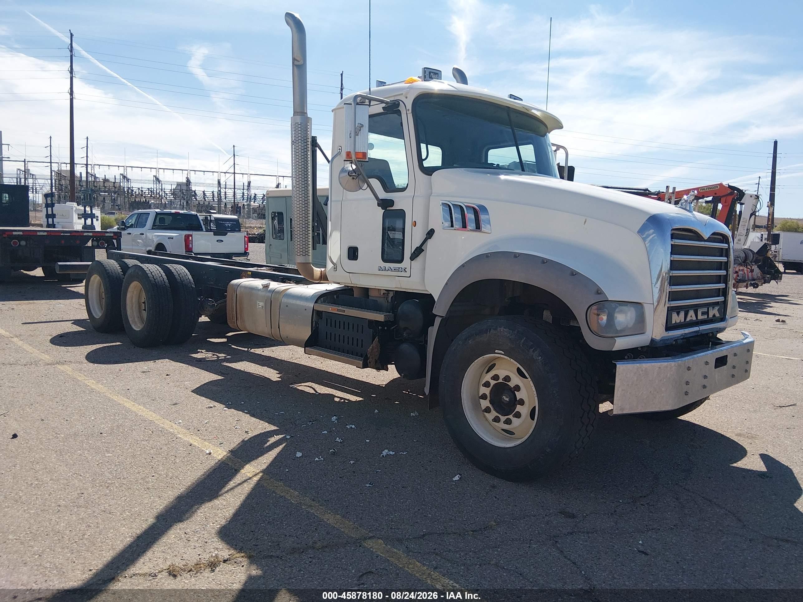 2013 Mack 700 Gu700 VIN 1M2AX07C4DM015563 — IAAI salvage auction photo
