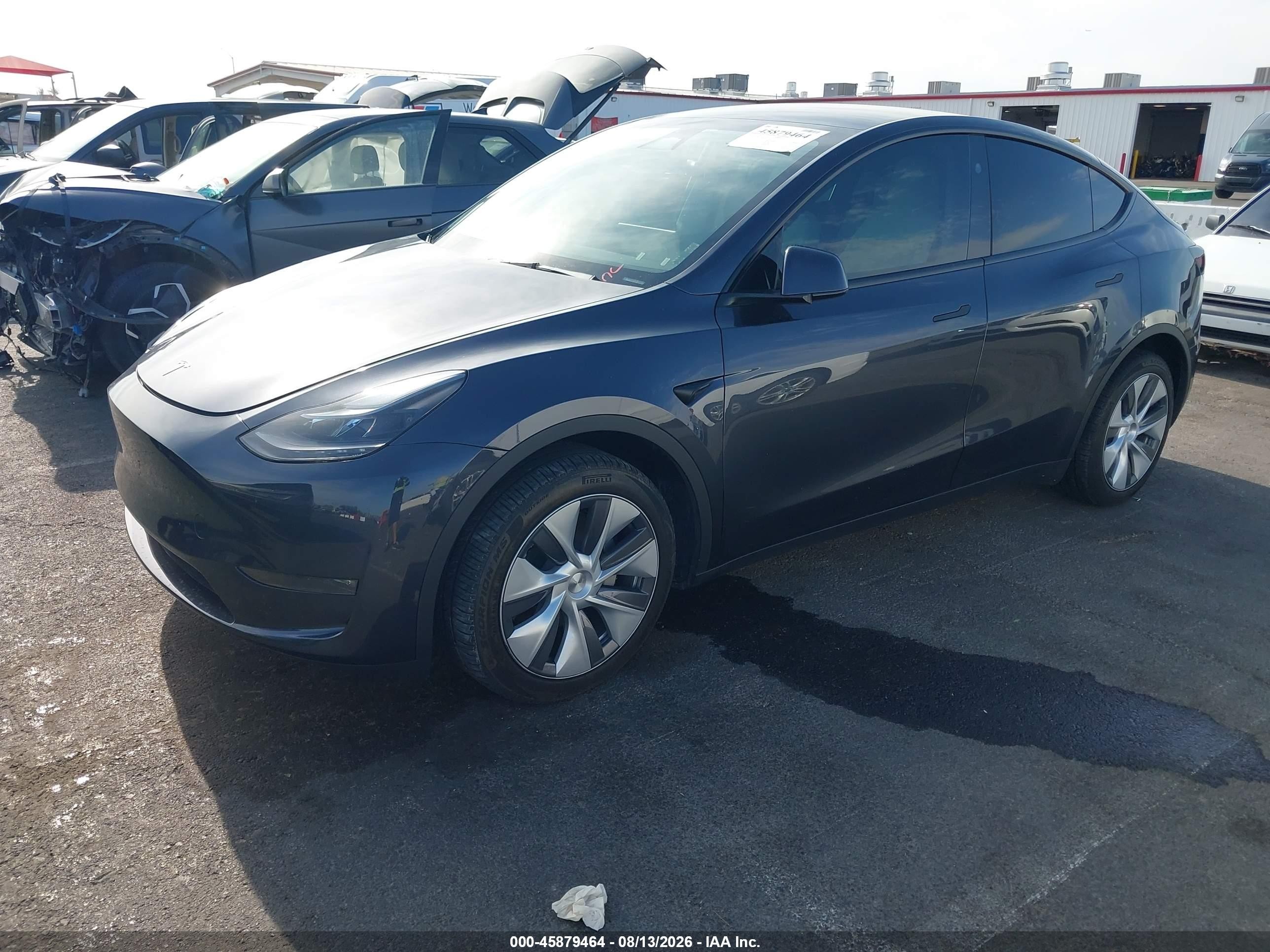2024 Tesla Model y VIN 7SAYGDEE8RA255682 IAAI salvage auction — Side, Salvage (Nevada), sold $12,100 on 2026-09-23 (photo 2)
