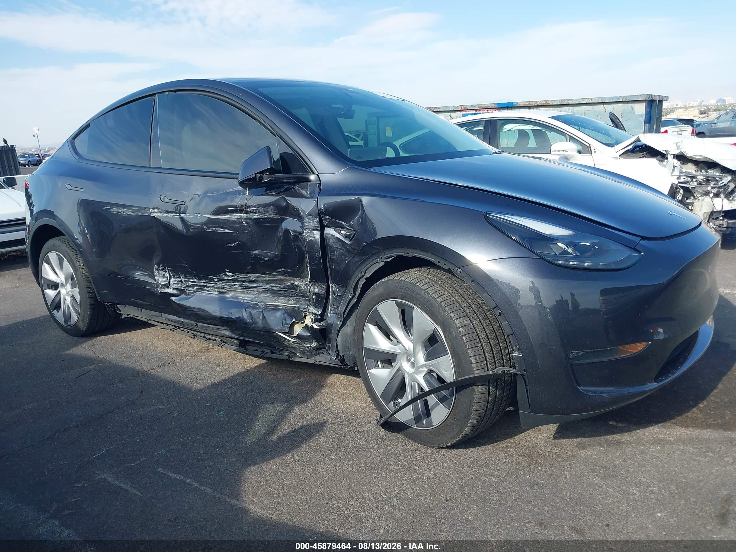 2024 Tesla Model y VIN 7SAYGDEE8RA255682 IAAI salvage auction — Side, Salvage (Nevada), sold $12,100 on 2026-09-23 (photo 6)