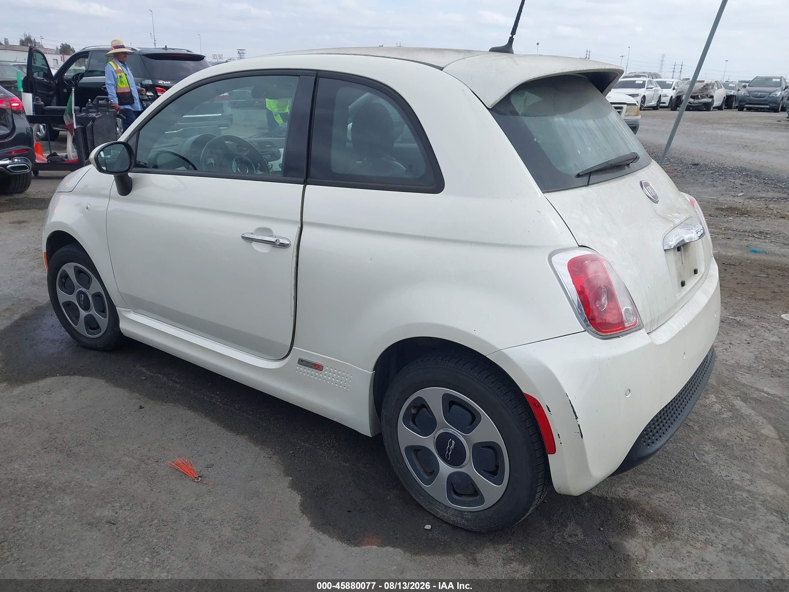 2015 Fiat 500e VIN 3C3CFFGE7FT709699 IAAI salvage auction — Normal Wear, Clear - Dealer Only (California), sold $200 on 2026-08-20 (photo 3)
