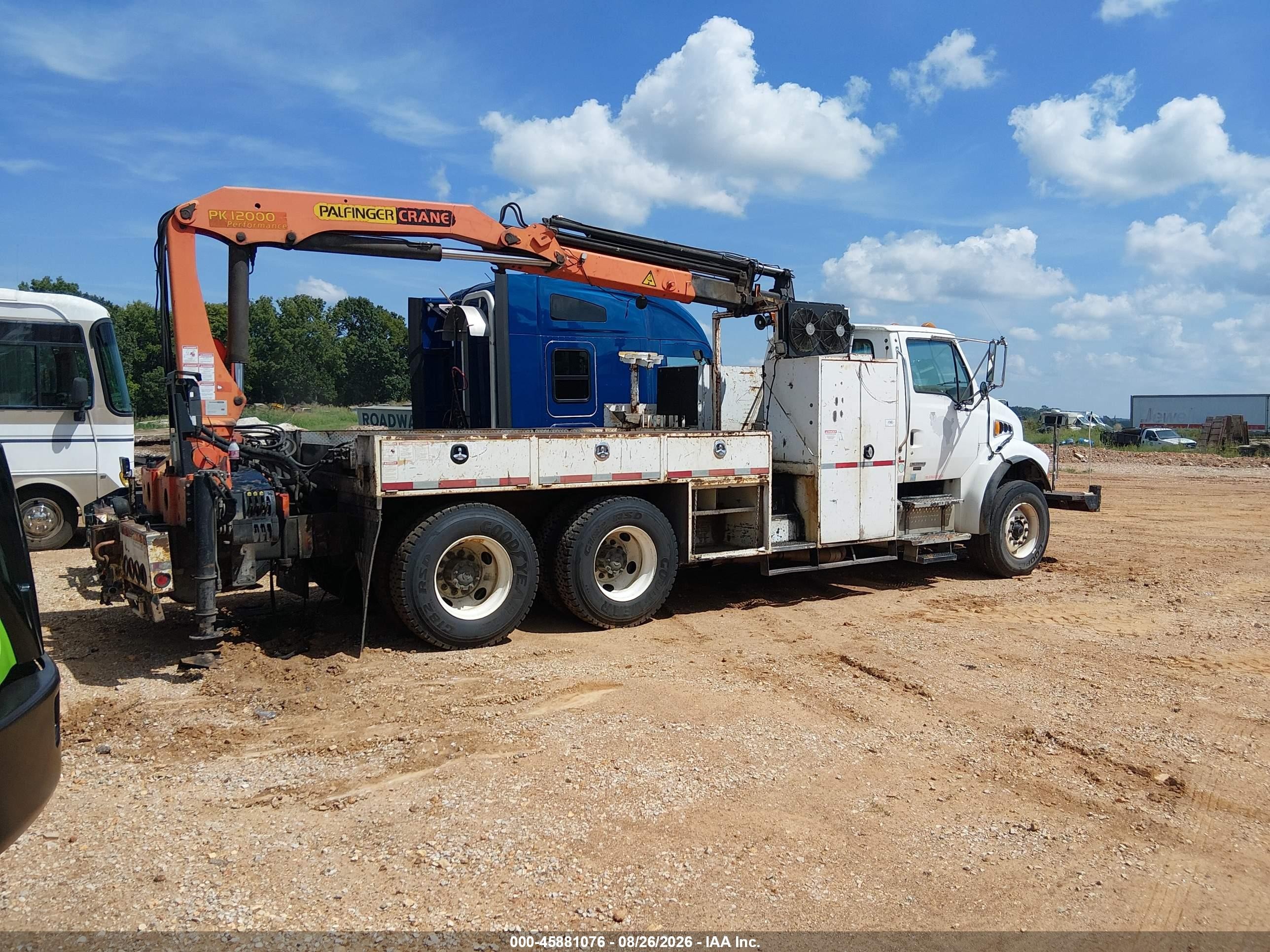 2006 Sterling Truck Acterra VIN 2FZHCHDJ06AV89577 IAAI salvage auction — Rear End, Clear (Missouri), sold $43,000 on 2026-09-18 (photo 4)