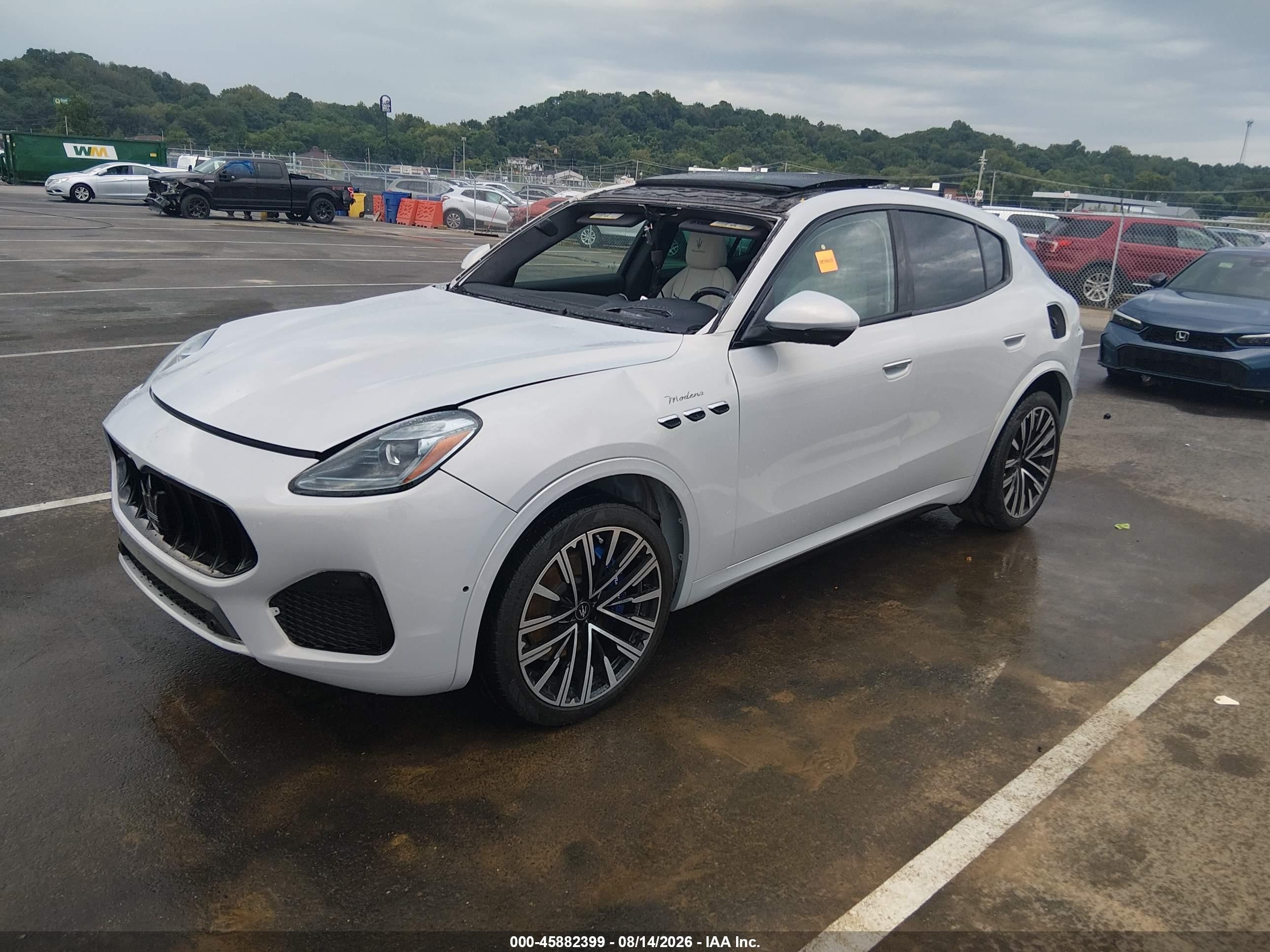 2023 Maserati Grecale VIN ZN682AVM6P7407688 IAAI salvage auction — Side, Salvage (Missouri), sold $13,800 on 2026-09-23 (photo 2)