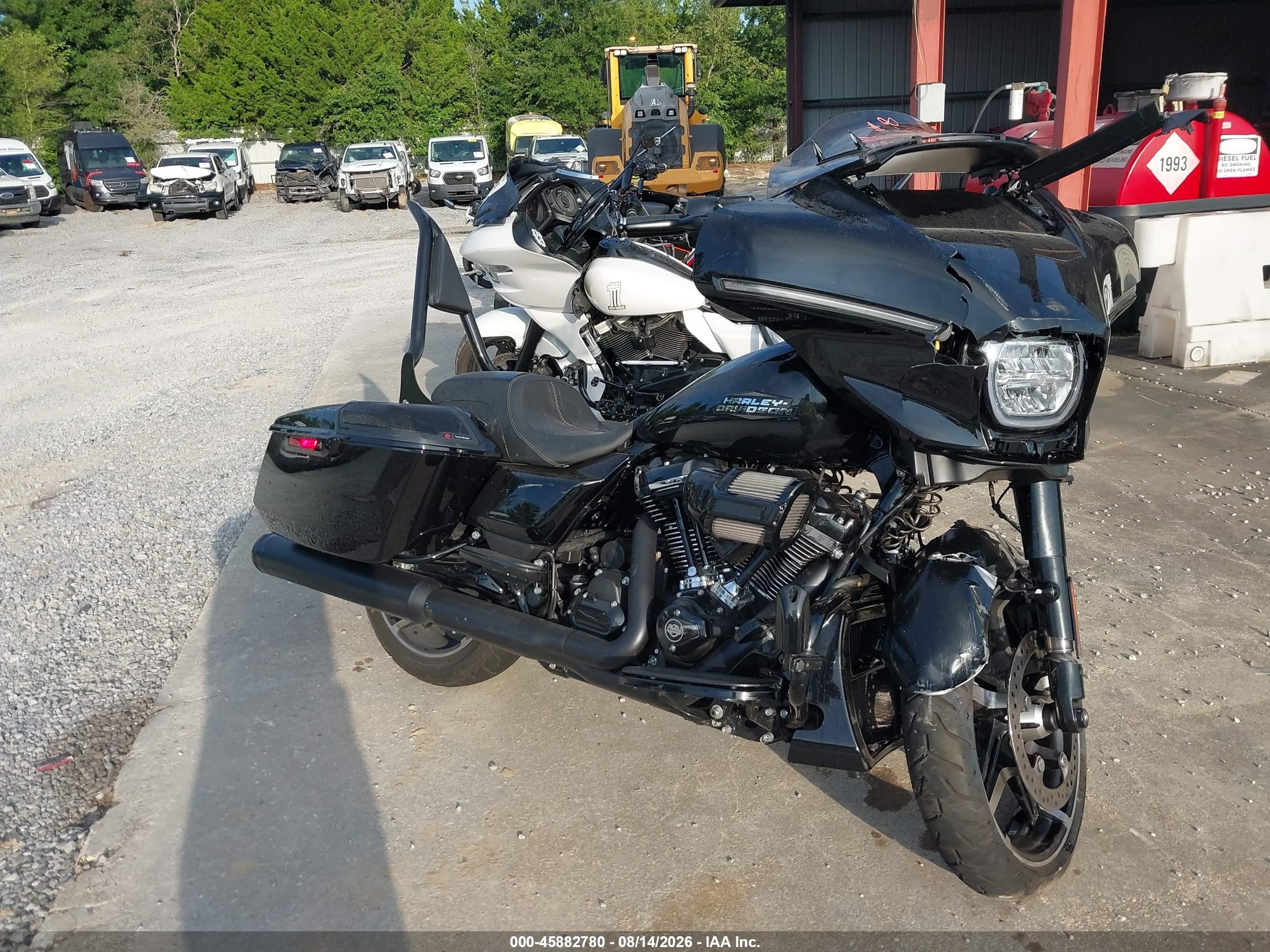 2025 Harley-davidson Street glide VIN 1HD1KB711SB605174 IAAI salvage auction — Front End, Rebuildable (Florida), sold $8,000 on 2026-09-09 (photo 1)