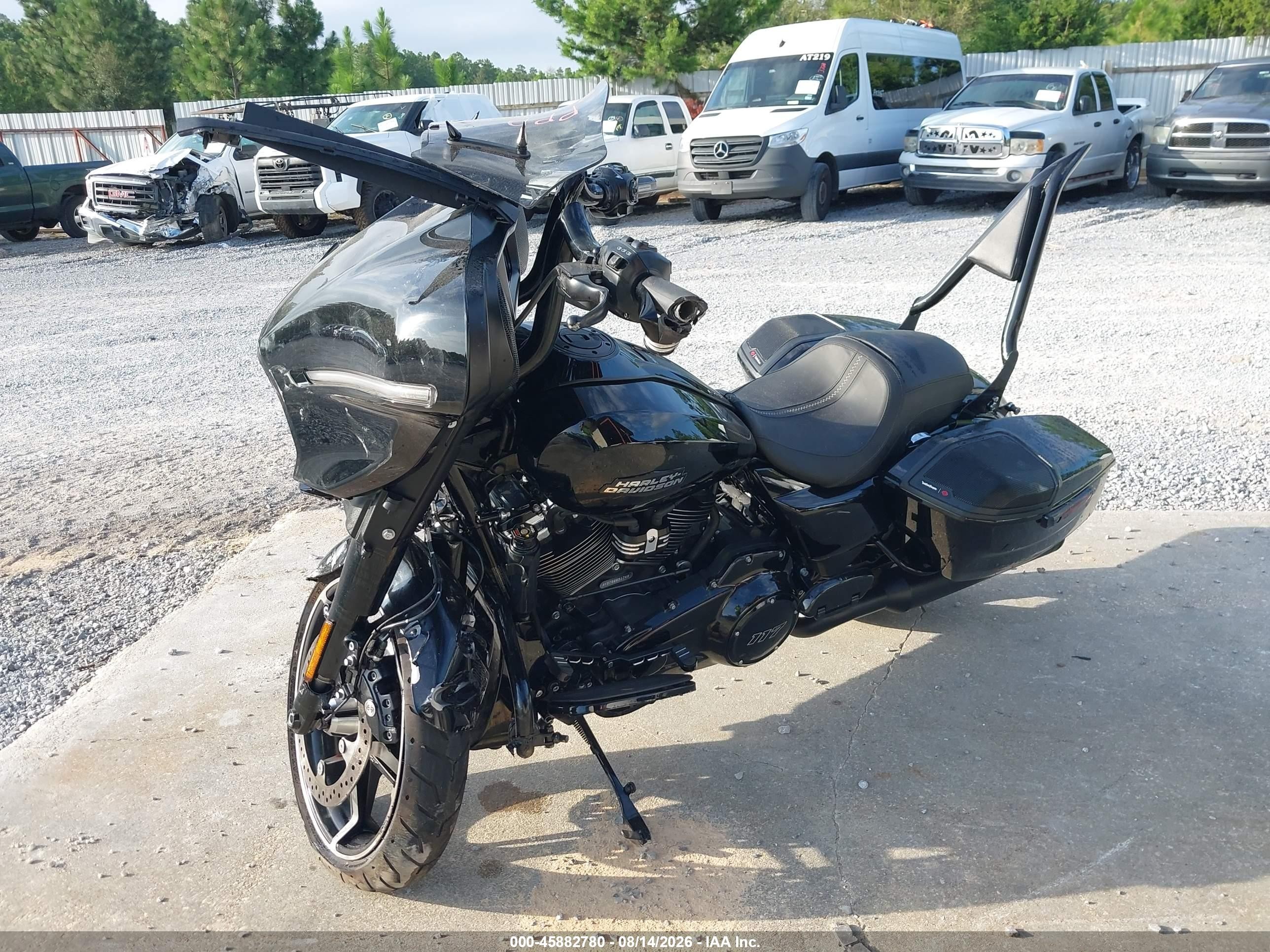 2025 Harley-davidson Street glide VIN 1HD1KB711SB605174 IAAI salvage auction — Front End, Rebuildable (Florida), sold $8,000 on 2026-09-09 (photo 2)