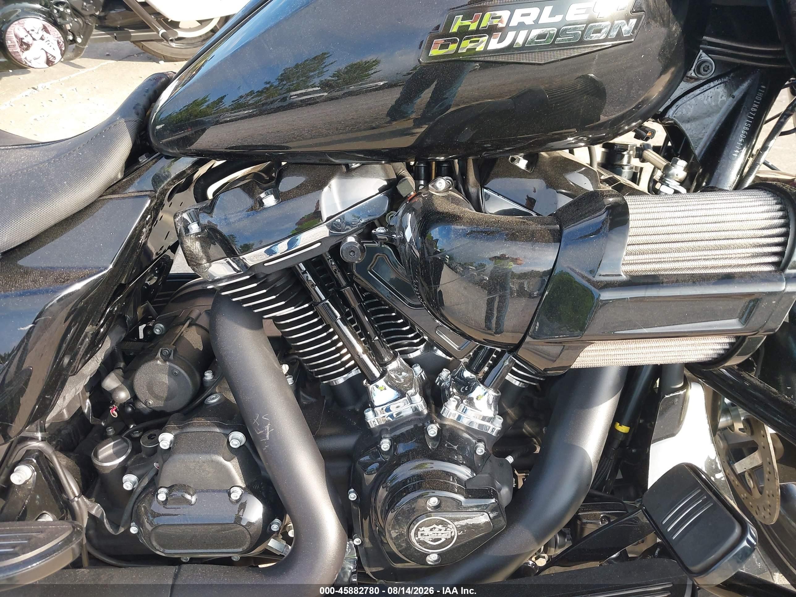 2025 Harley-davidson Street glide VIN 1HD1KB711SB605174 IAAI salvage auction — Front End, Rebuildable (Florida), sold $8,000 on 2026-09-09 (photo 8)