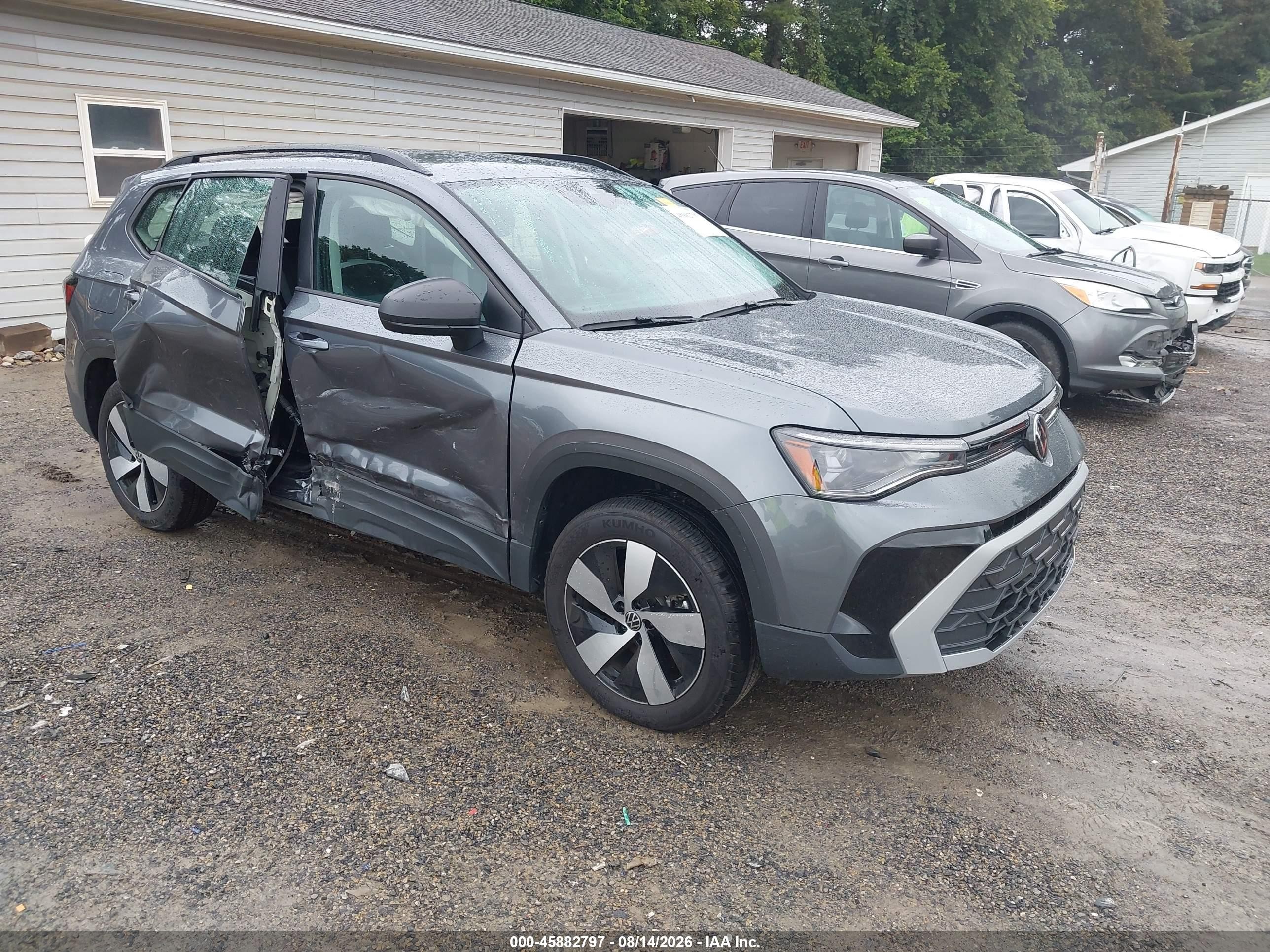 2025 Volkswagen Taos VIN 3VV8C7B21SM090813 — IAAI salvage auction photo