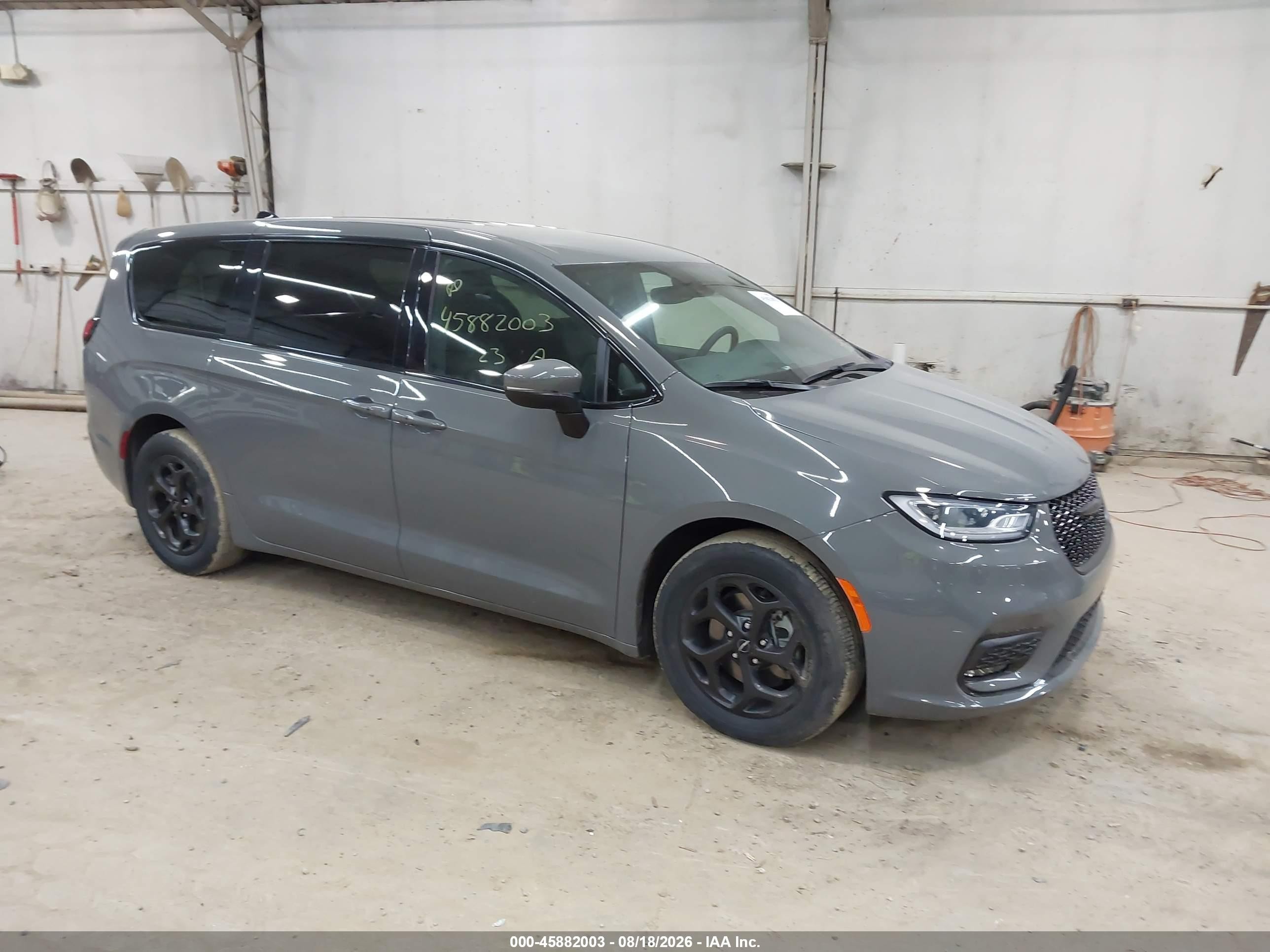 2023 Chrysler Pacifica VIN 2C4RC1L77PR609177 — IAAI salvage auction photo