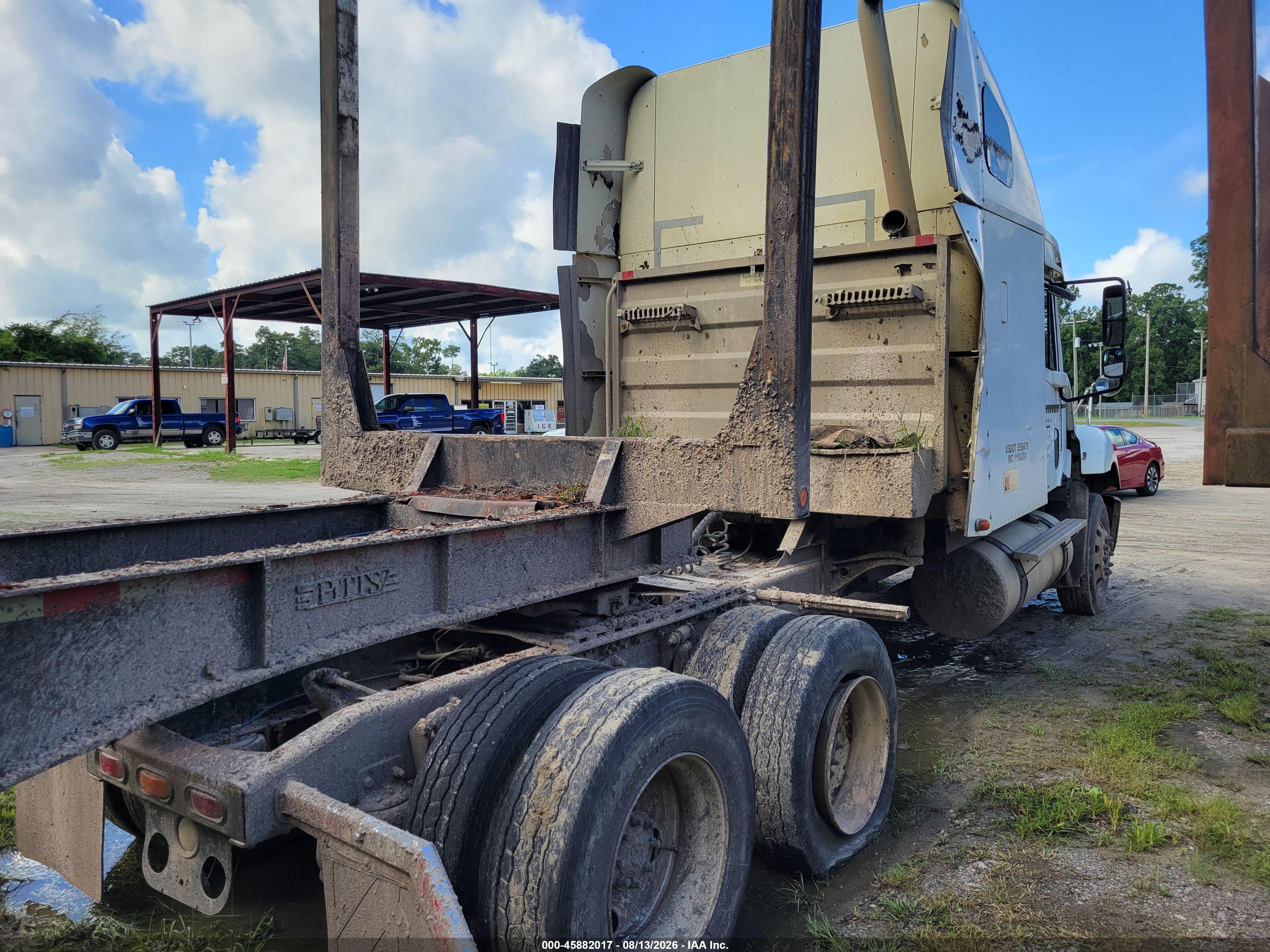 2005 Freightliner Conventional VIN 1FUJA6CK15LV15427 IAAI salvage auction — Normal Wear, Clear-Dealer Only (North Carolina), sold $4,700 on 2026-09-21 (photo 4)