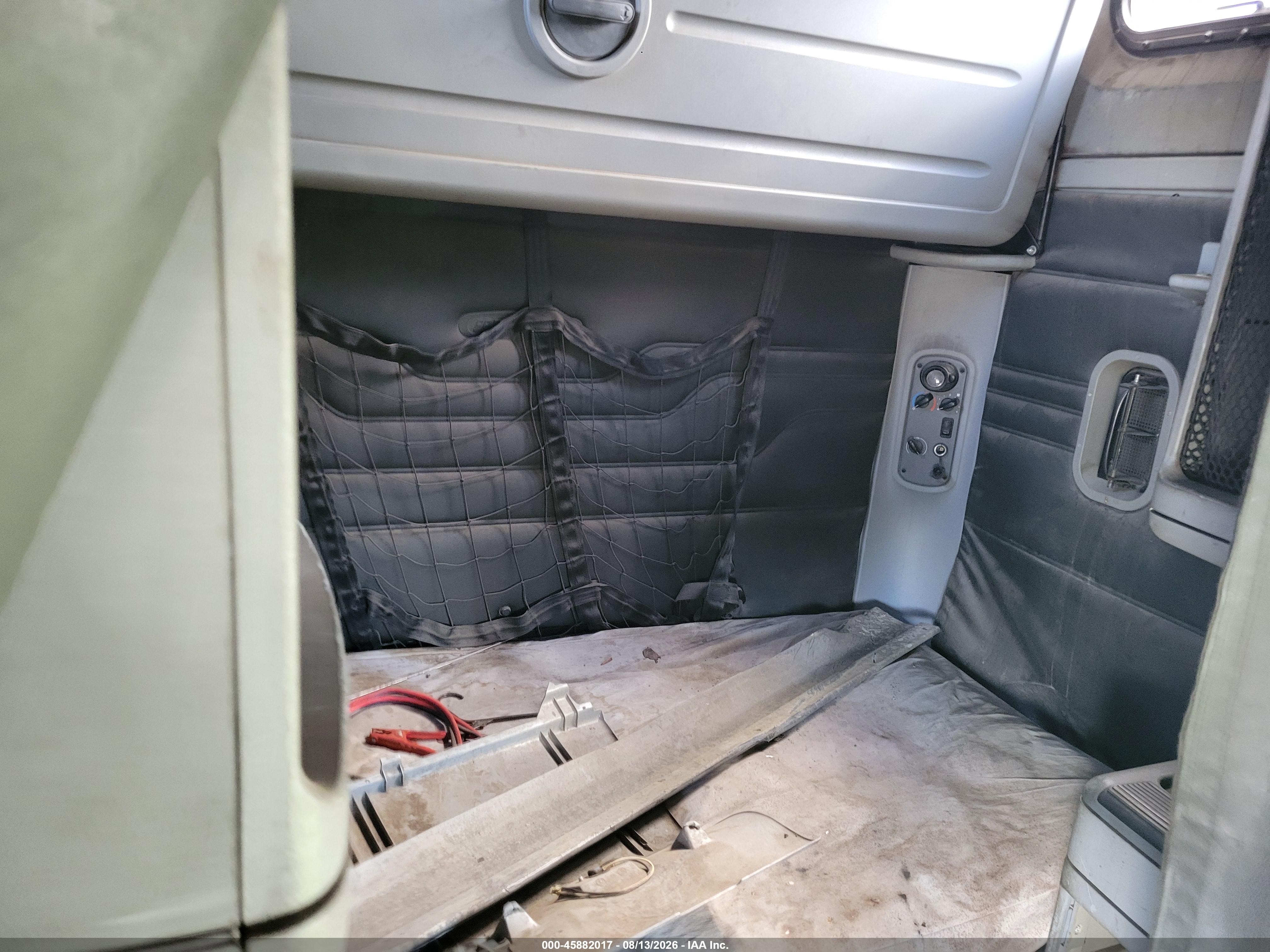 2005 Freightliner Conventional VIN 1FUJA6CK15LV15427 IAAI salvage auction — Normal Wear, Clear-Dealer Only (North Carolina), sold $4,700 on 2026-09-21 (photo 8)