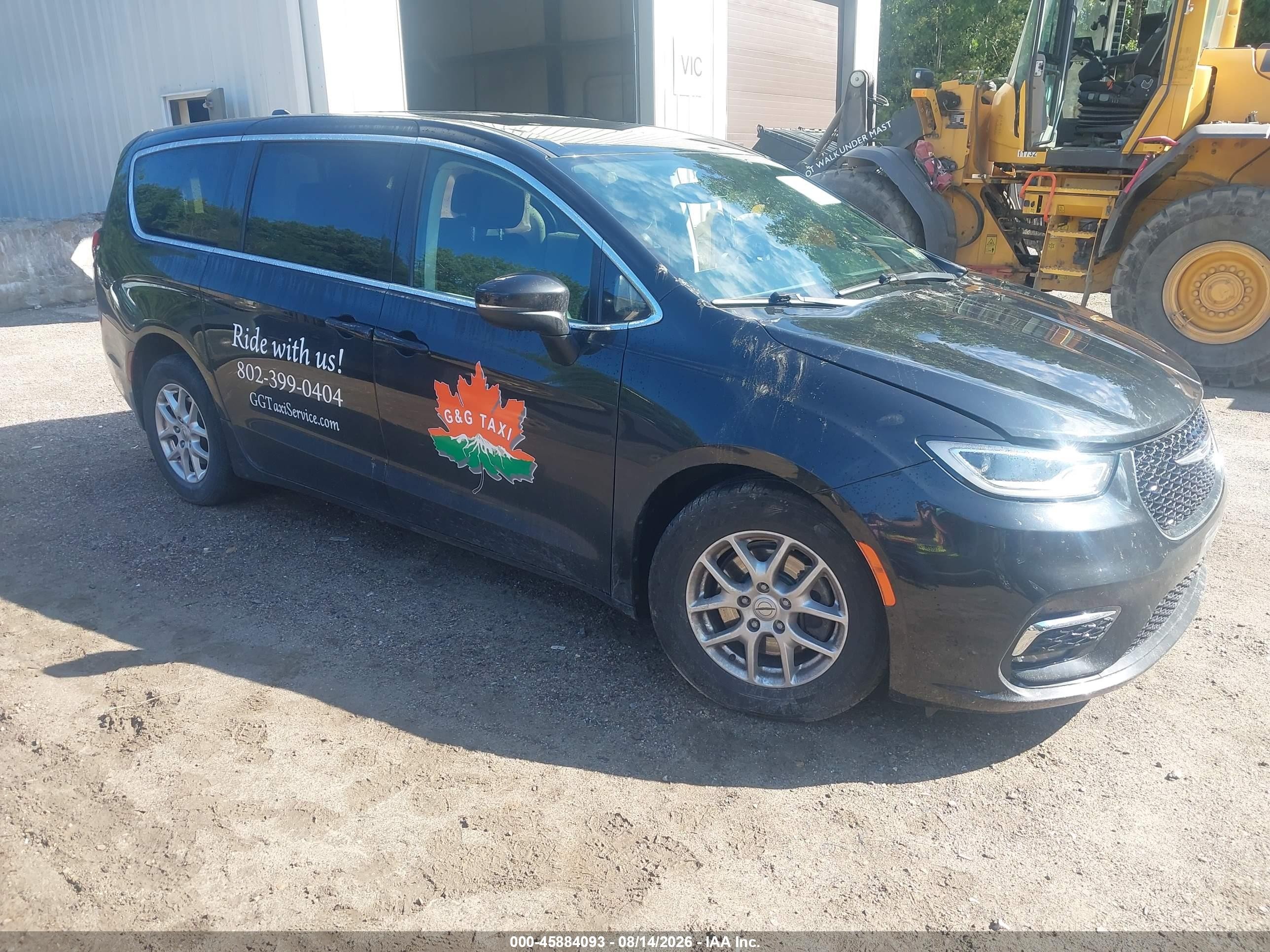 2023 Chrysler Pacifica VIN 2C4RC1BG6PR590865 IAAI salvage auction — Side, Salvage (Vermont), sold $4,450 on 2026-09-19 (photo 1)