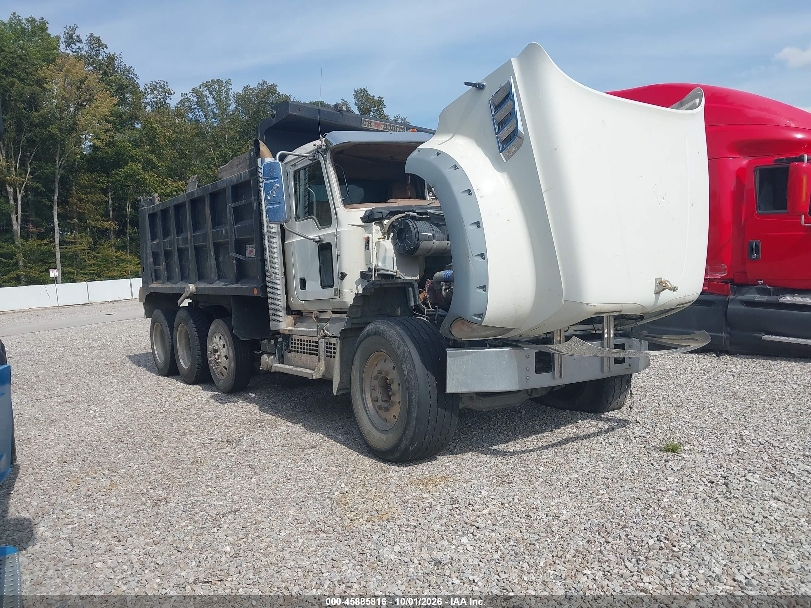 2018 Mack Granite VIN 1M2AX04CXJM039639 — IAAI salvage auction photo