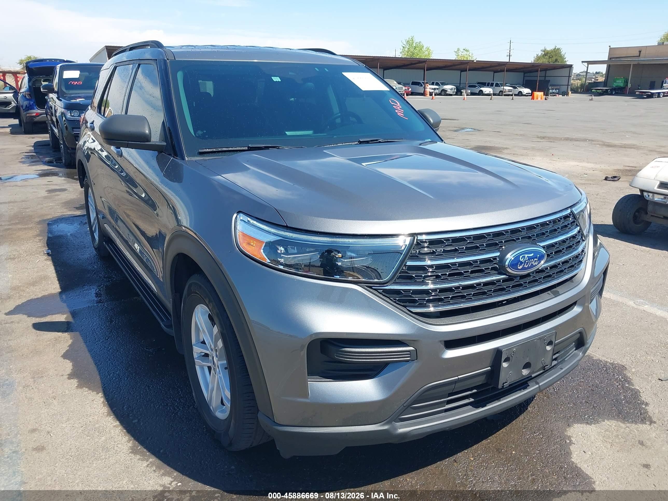 2024 Ford Explorer VIN 1FMSK7DH5RGA45527 — IAAI salvage auction photo