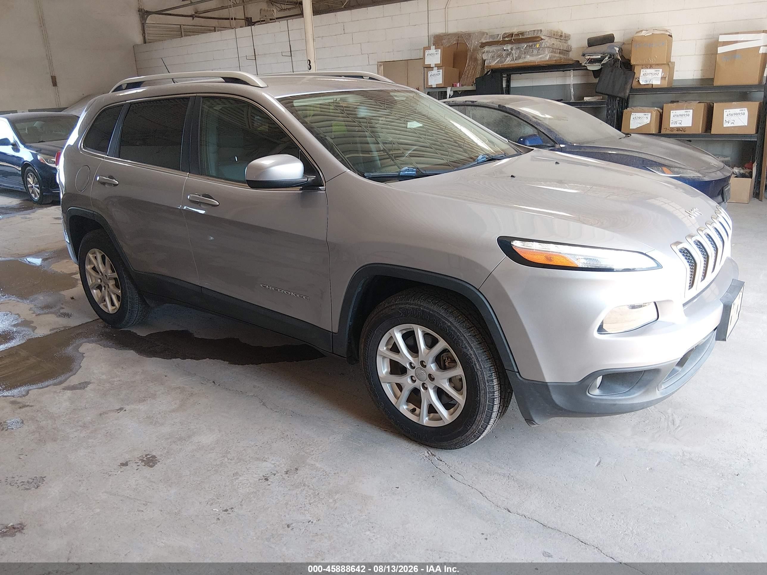 2018 Jeep Cherokee VIN 1C4PJMCB9JD559282 — IAAI salvage auction photo