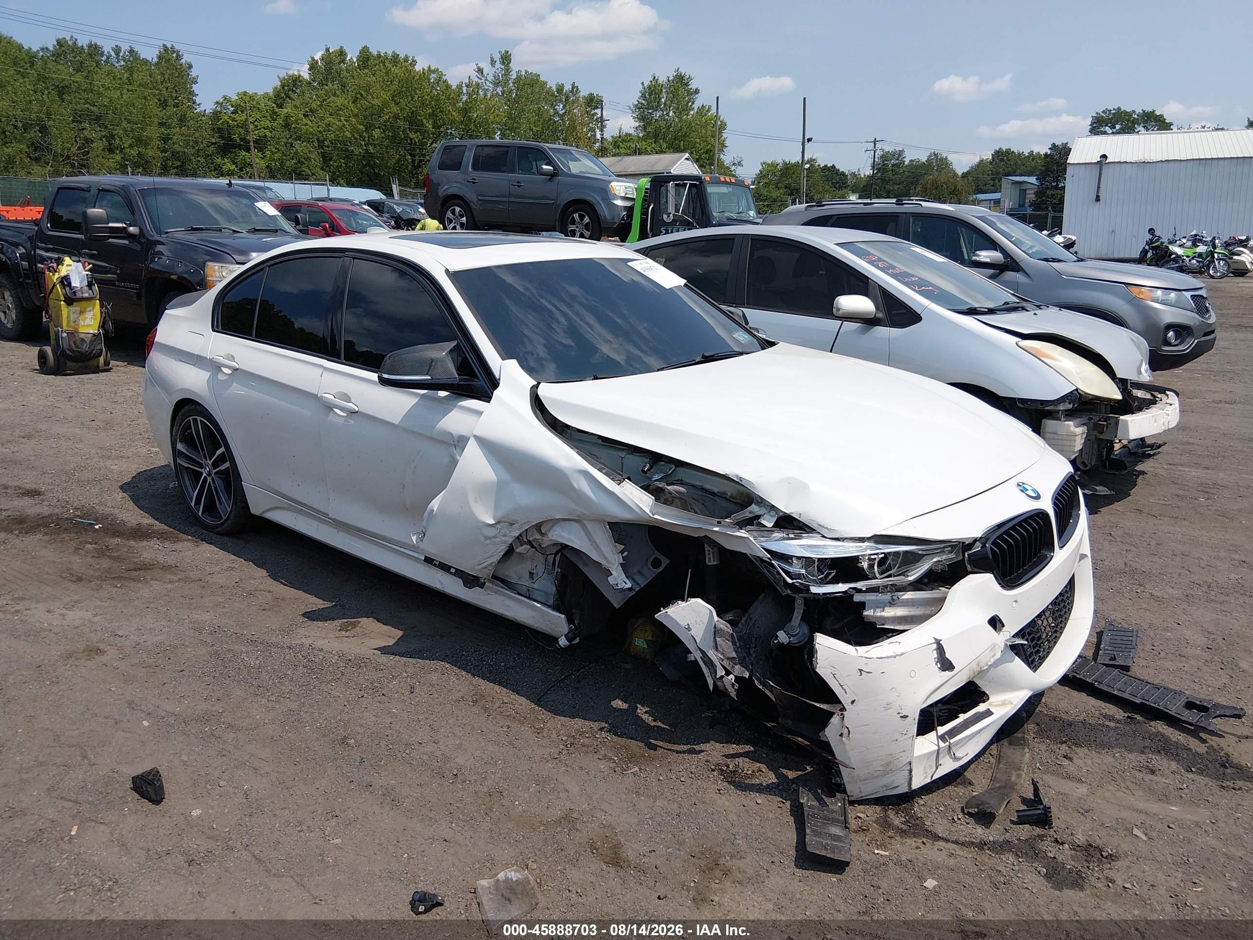 2018 BMW 3 Series VIN WBA8B3G59JNV01115 — IAAI salvage auction photo
