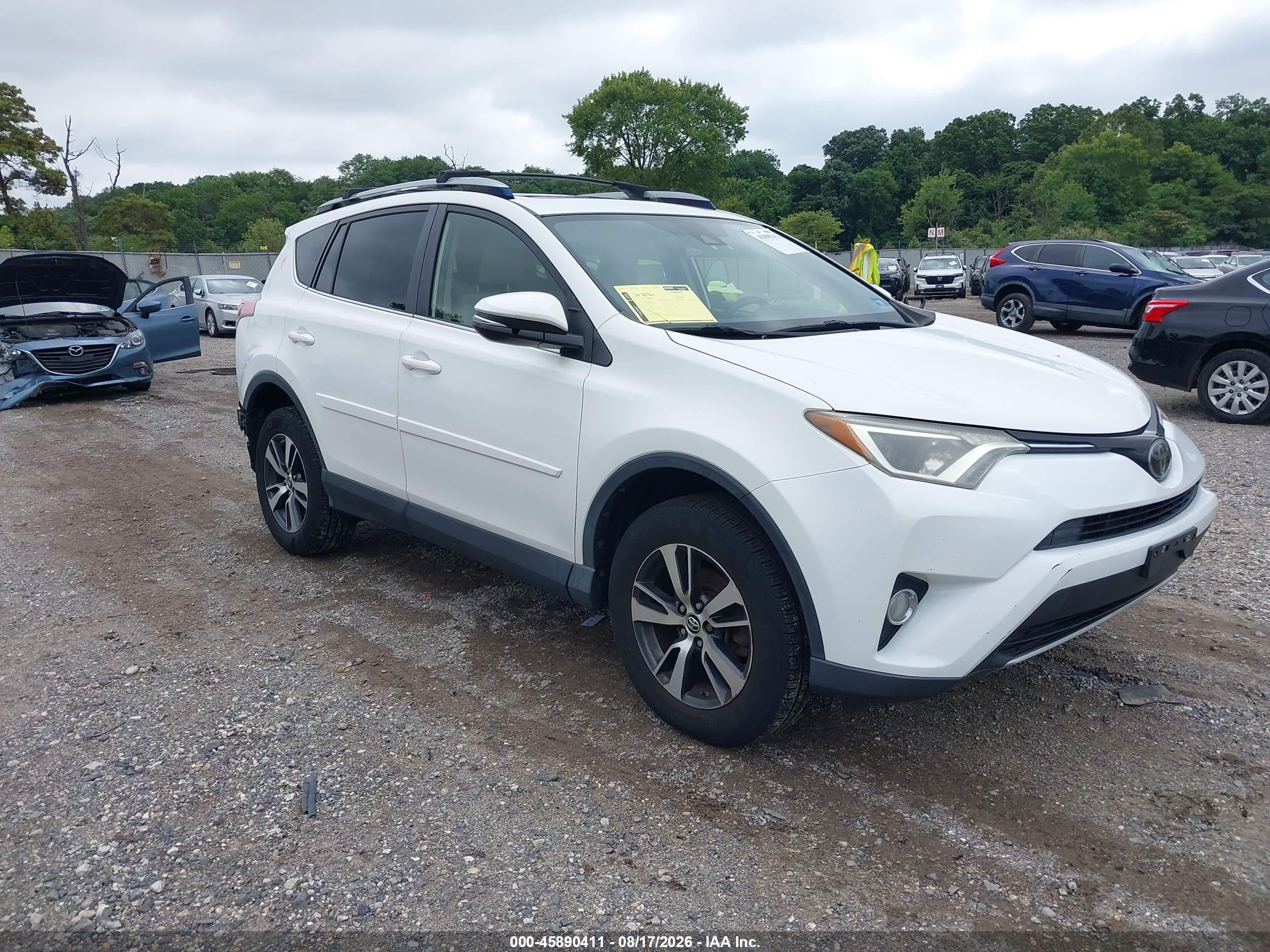2018 Toyota RAV4 VIN JTMRFREV7JD243121 — IAAI salvage auction photo