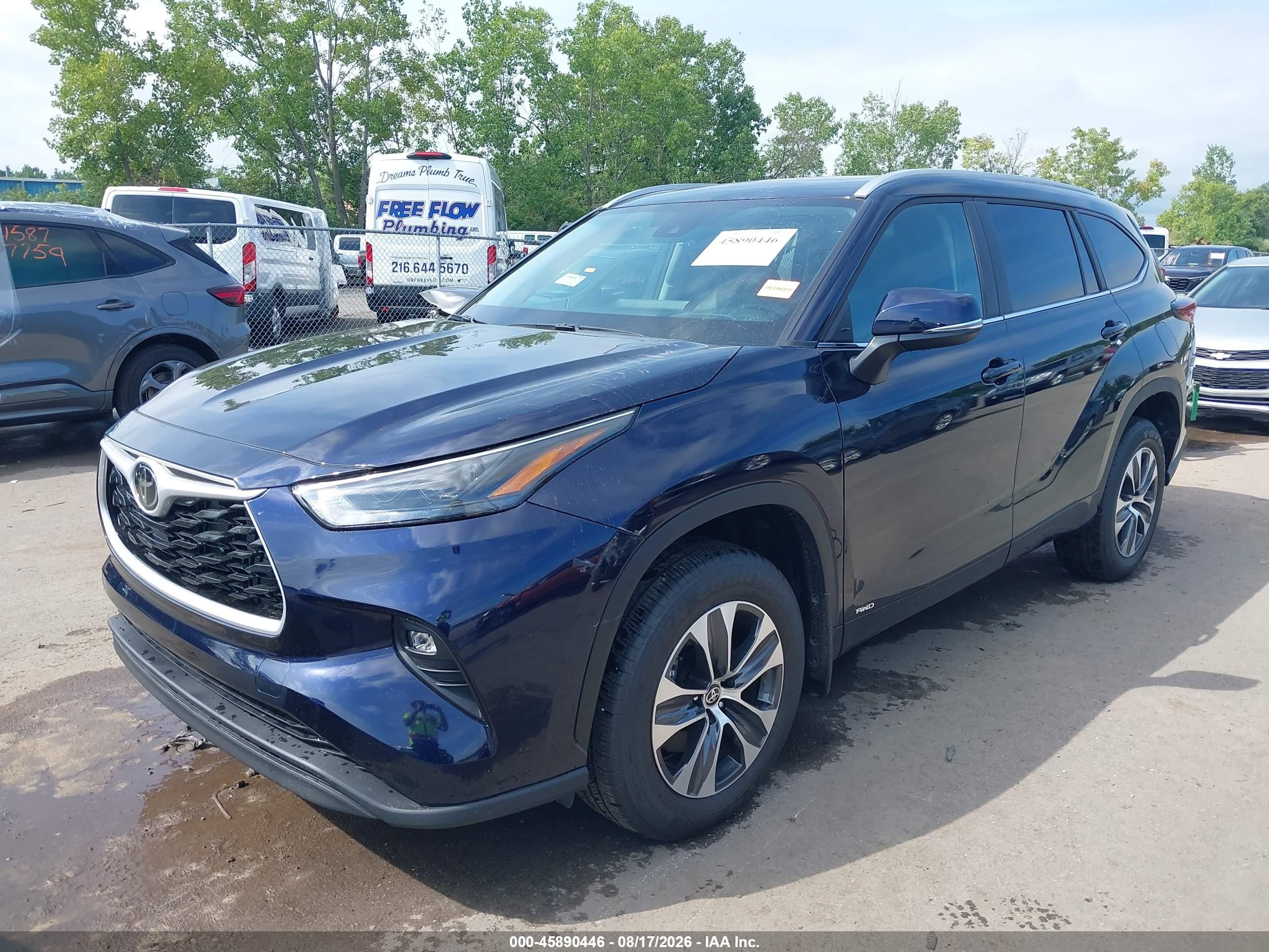 2026 Toyota Highlander VIN 5TDKBRCH1TS724466 IAAI salvage auction — Rear End, Salvage (Ohio), sold $28,250 on 2026-08-21 (photo 2)