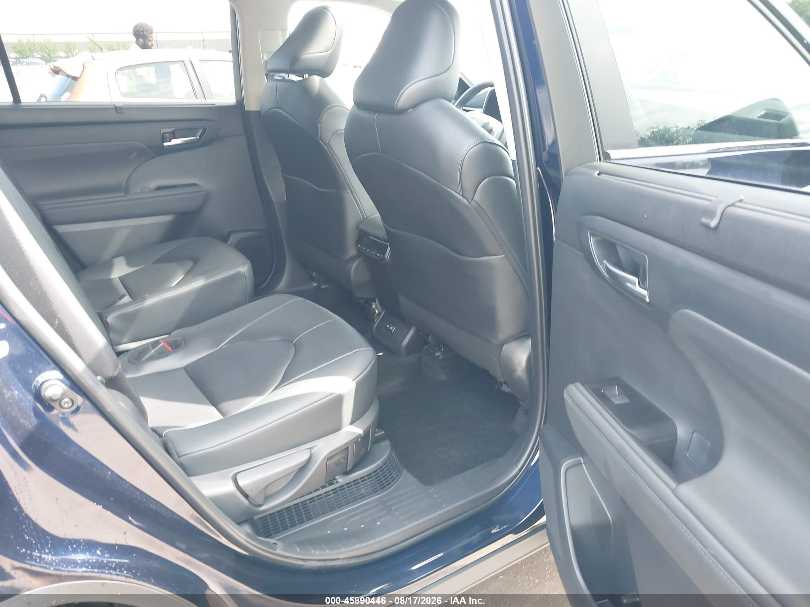 2026 Toyota Highlander VIN 5TDKBRCH1TS724466 IAAI salvage auction — Rear End, Salvage (Ohio), sold $28,250 on 2026-08-21 (photo 8)