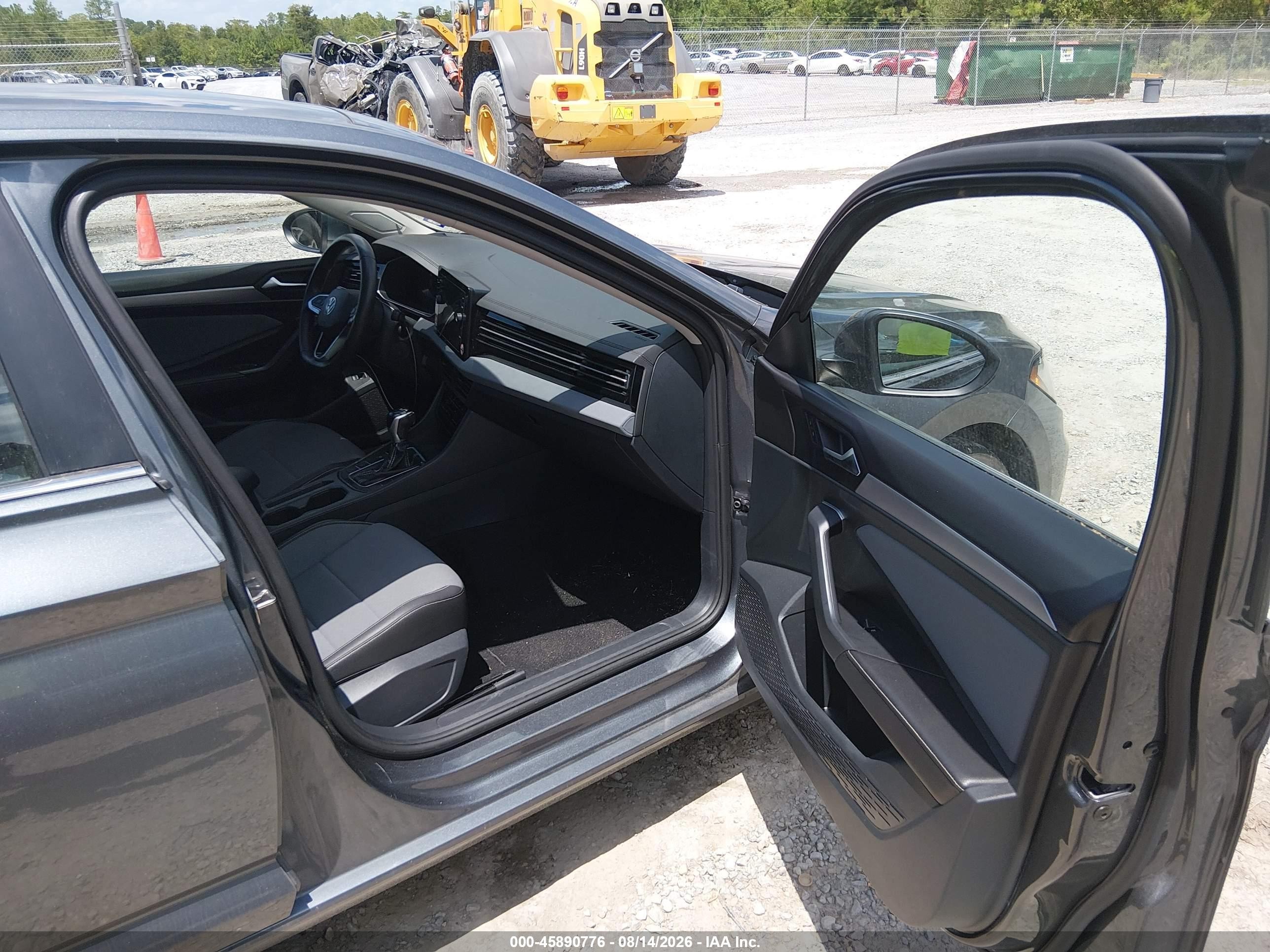 2025 Volkswagen Jetta VIN 3VW7X7BU4SM061206 IAAI salvage auction — Front End, Enterprise Vehicles Clear Only (Texas), sold $11,000 on 2026-08-25 (photo 5)