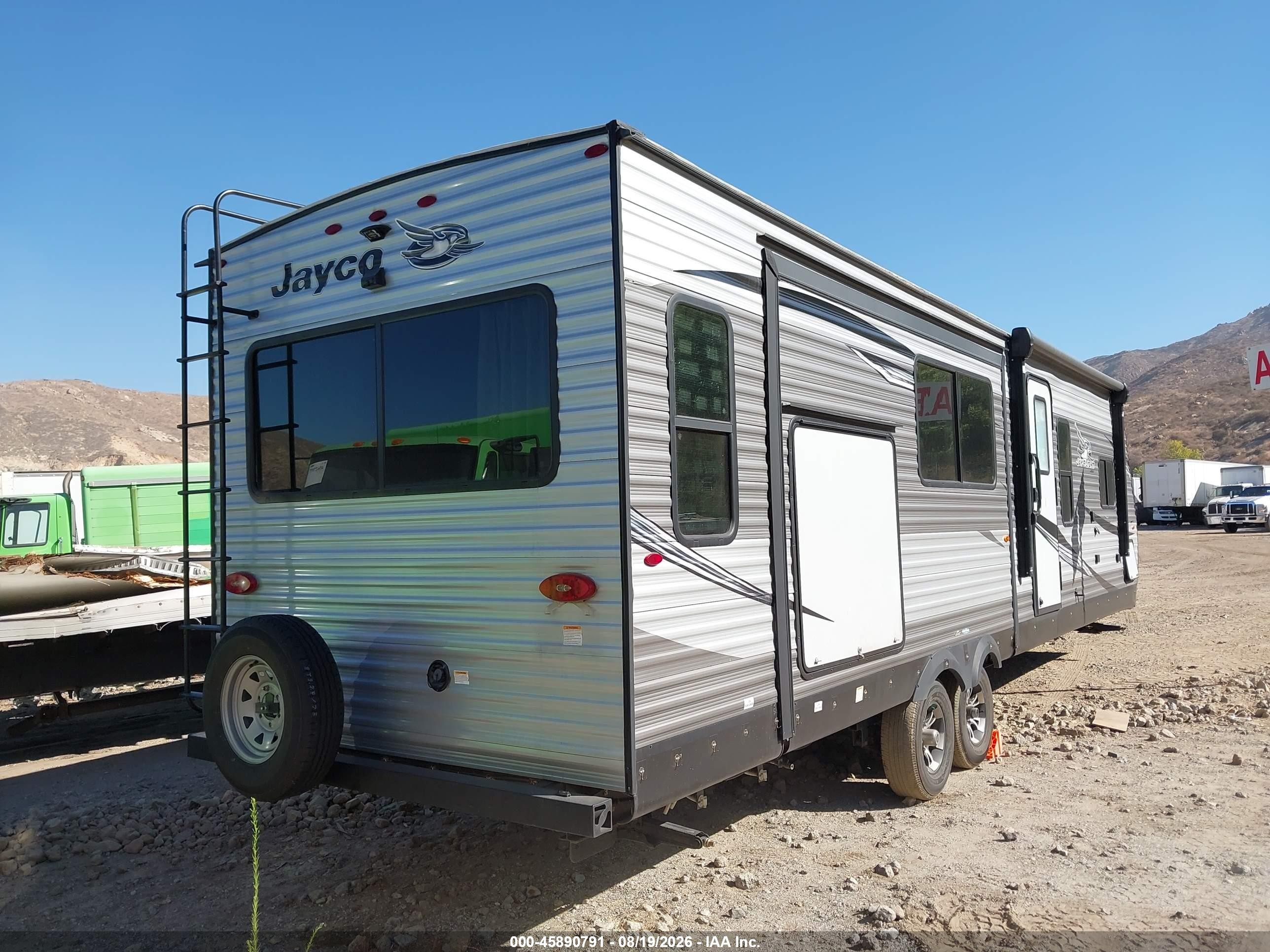 2020 Jayco Jay Flight VIN 1UJBJ0BT3L1TF0147 IAAI salvage auction — Water/Flood, Salvage (California), sold $6,975 on 2026-10-14 (photo 4)