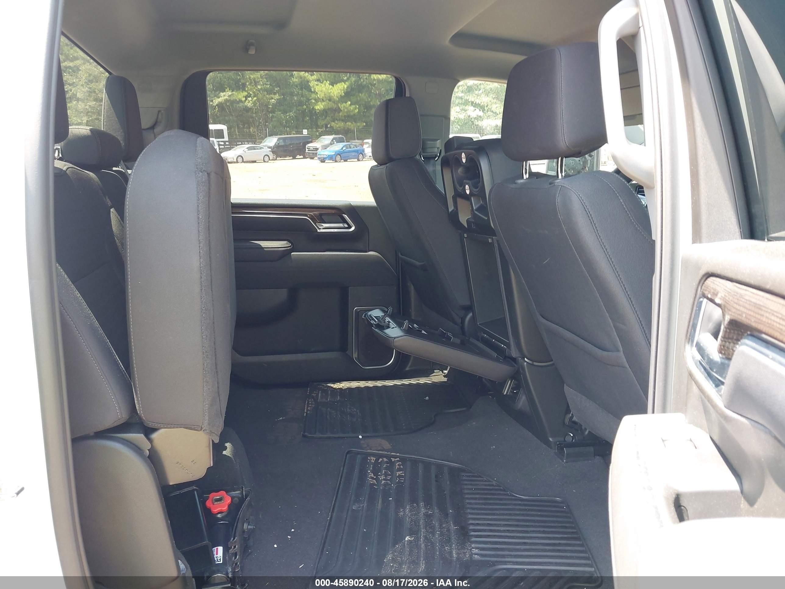 2025 Chevrolet Silverado VIN 2GC1KNE7XS1233005 IAAI salvage auction — Unknown, Enterprise Vehicles Clear Only (Alabama), sold $23,350 on 2026-08-19 (photo 8)