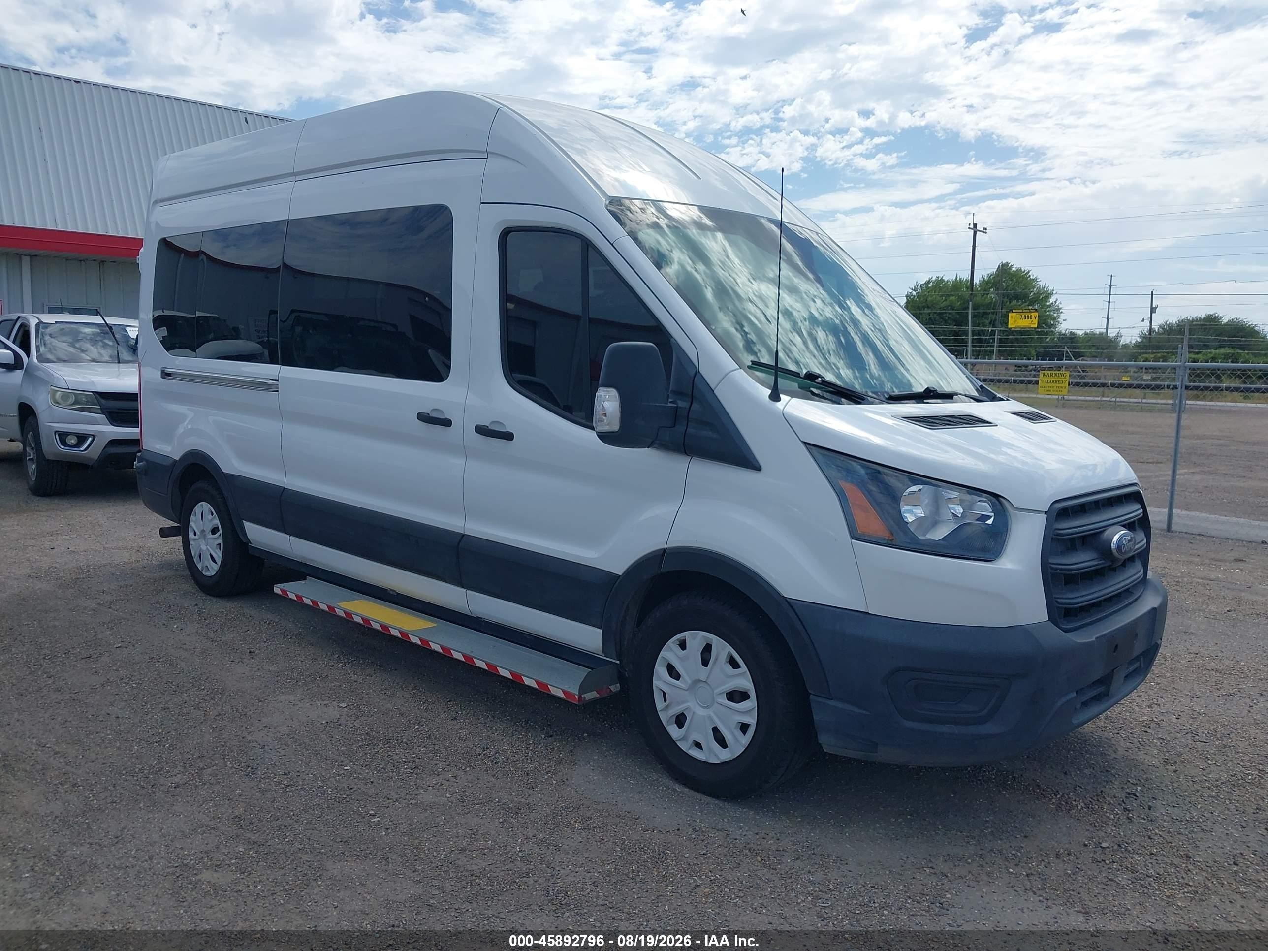 2020 Ford Transit-350 VIN 1FDAX2X86LKB09073 — IAAI salvage auction photo