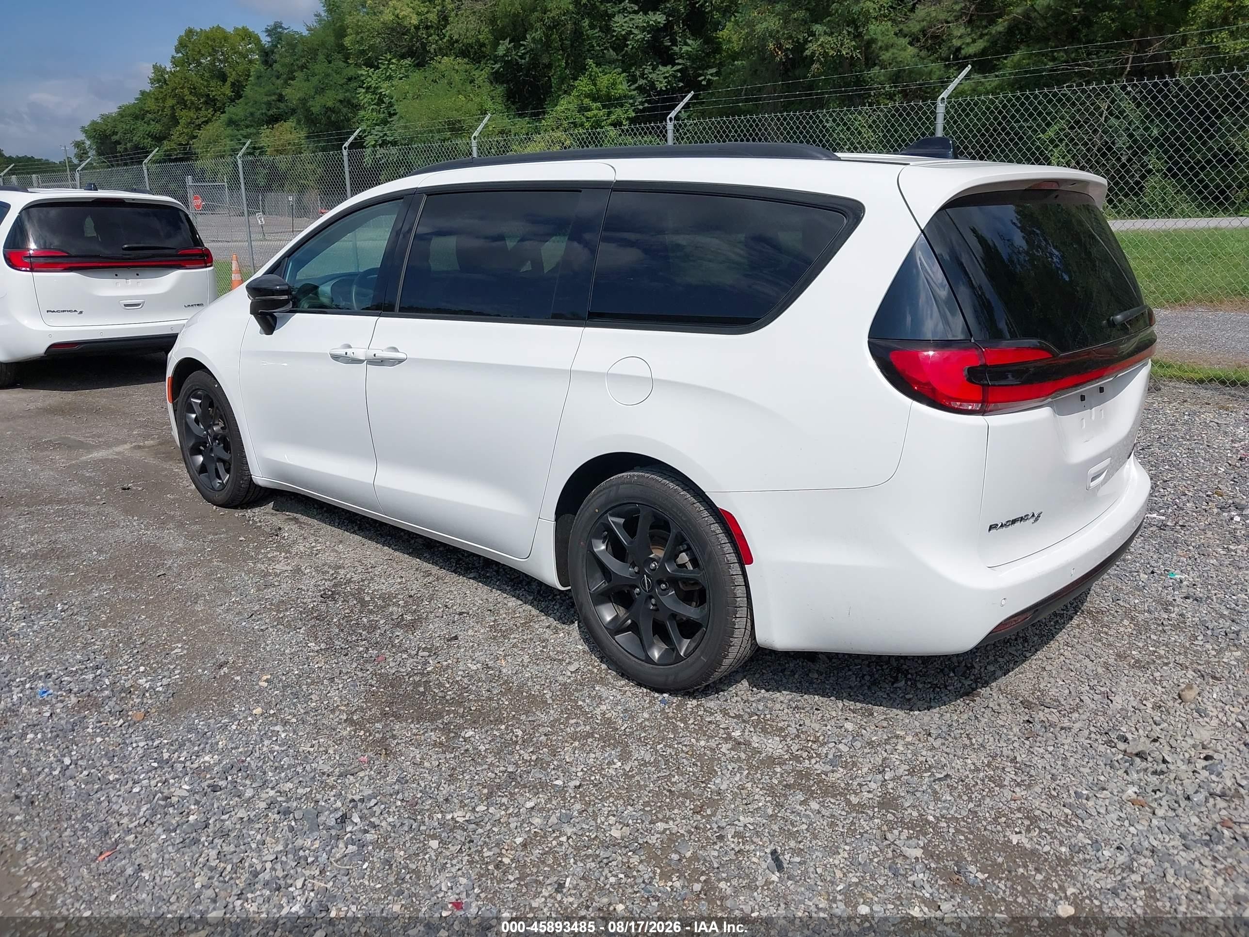 2025 Chrysler Pacifica VIN 2C4RC1GG7SR515061 IAAI salvage auction — Normal Wear, Enterprise Vehicles Clear Only (Virginia), sold $21,200 on 2026-08-20 (photo 3)