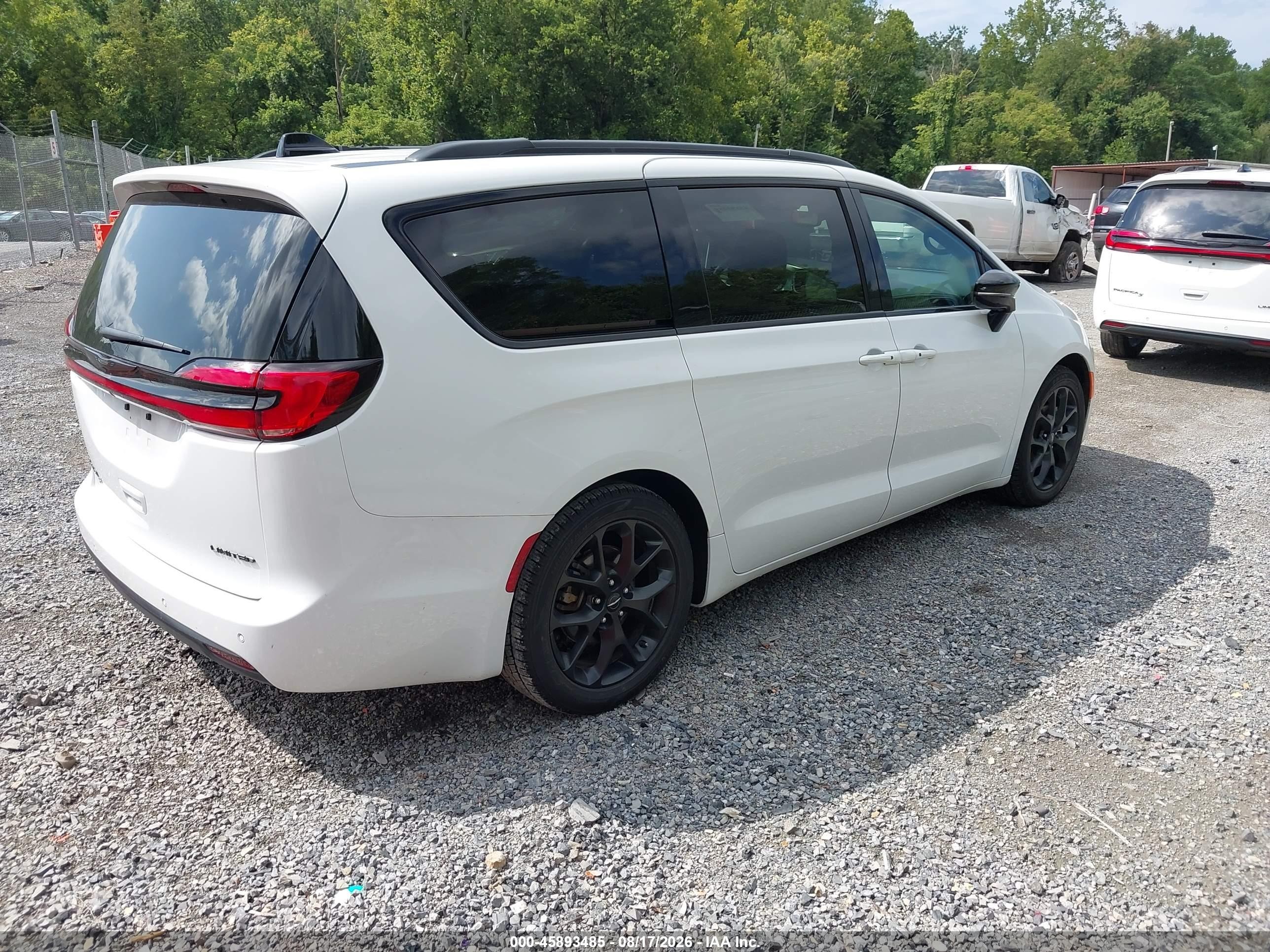 2025 Chrysler Pacifica VIN 2C4RC1GG7SR515061 IAAI salvage auction — Normal Wear, Enterprise Vehicles Clear Only (Virginia), sold $21,200 on 2026-08-20 (photo 4)