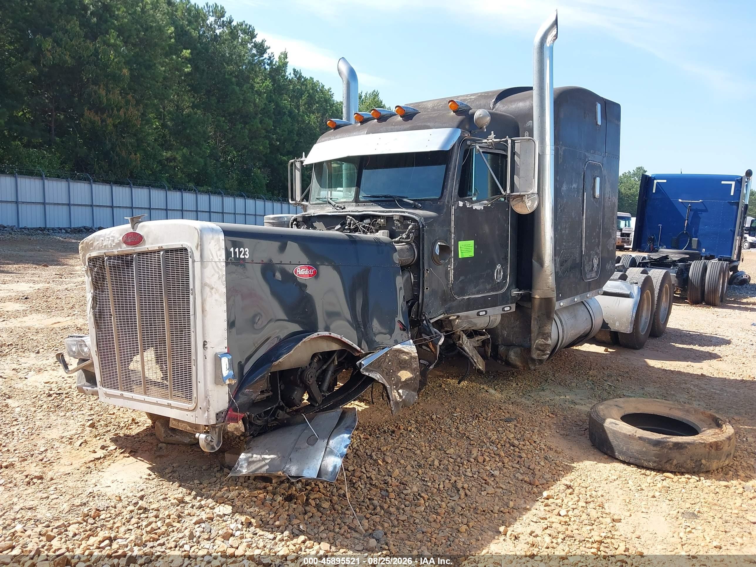 1998 Peterbilt 379 VIN 1XP5DB9XXWD463219 IAAI salvage auction — All Over, Salvage (Alabama), sold $4,975 on 2026-09-09 (photo 2)