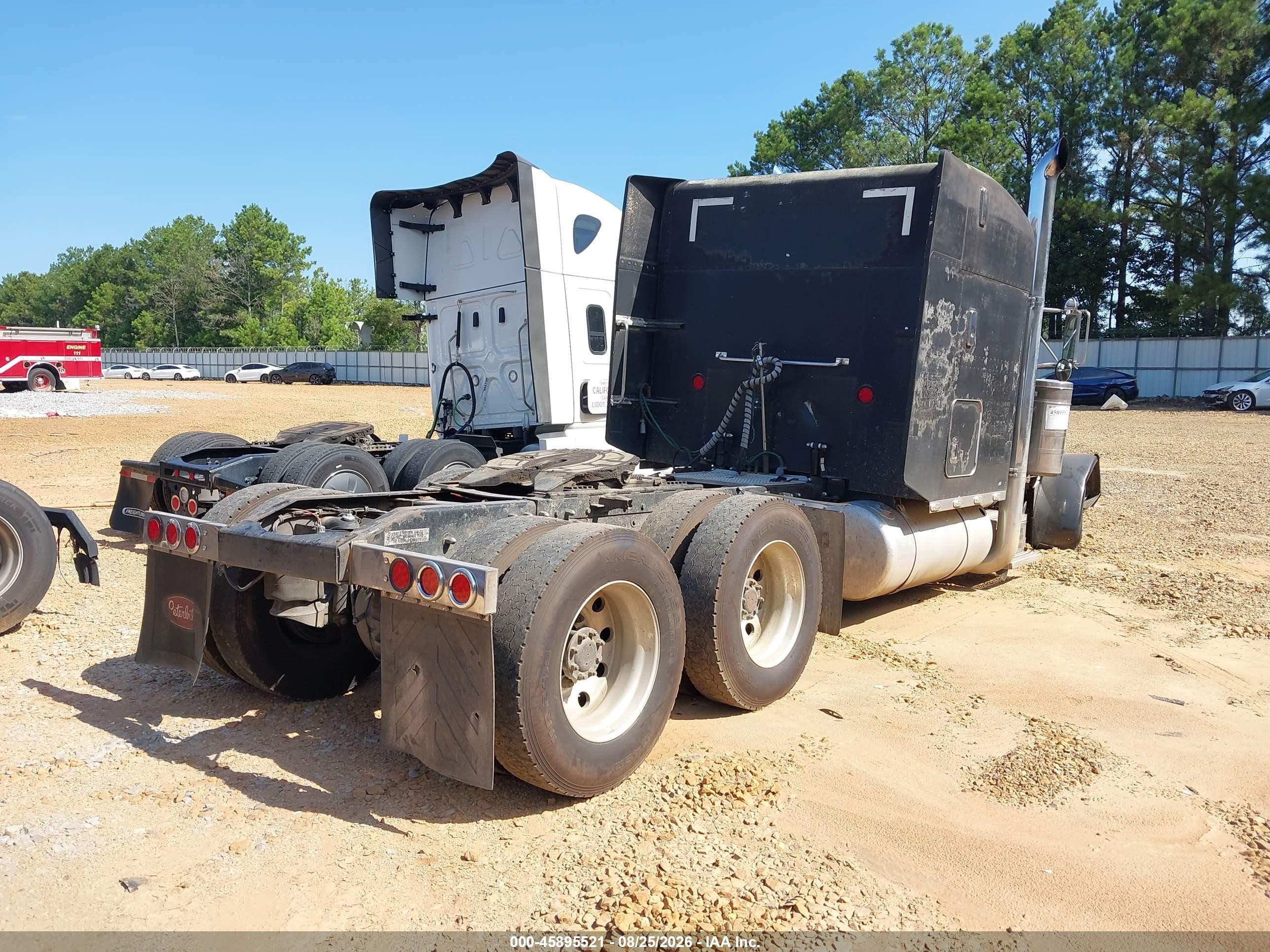 1998 Peterbilt 379 VIN 1XP5DB9XXWD463219 IAAI salvage auction — All Over, Salvage (Alabama), sold $4,975 on 2026-09-09 (photo 4)