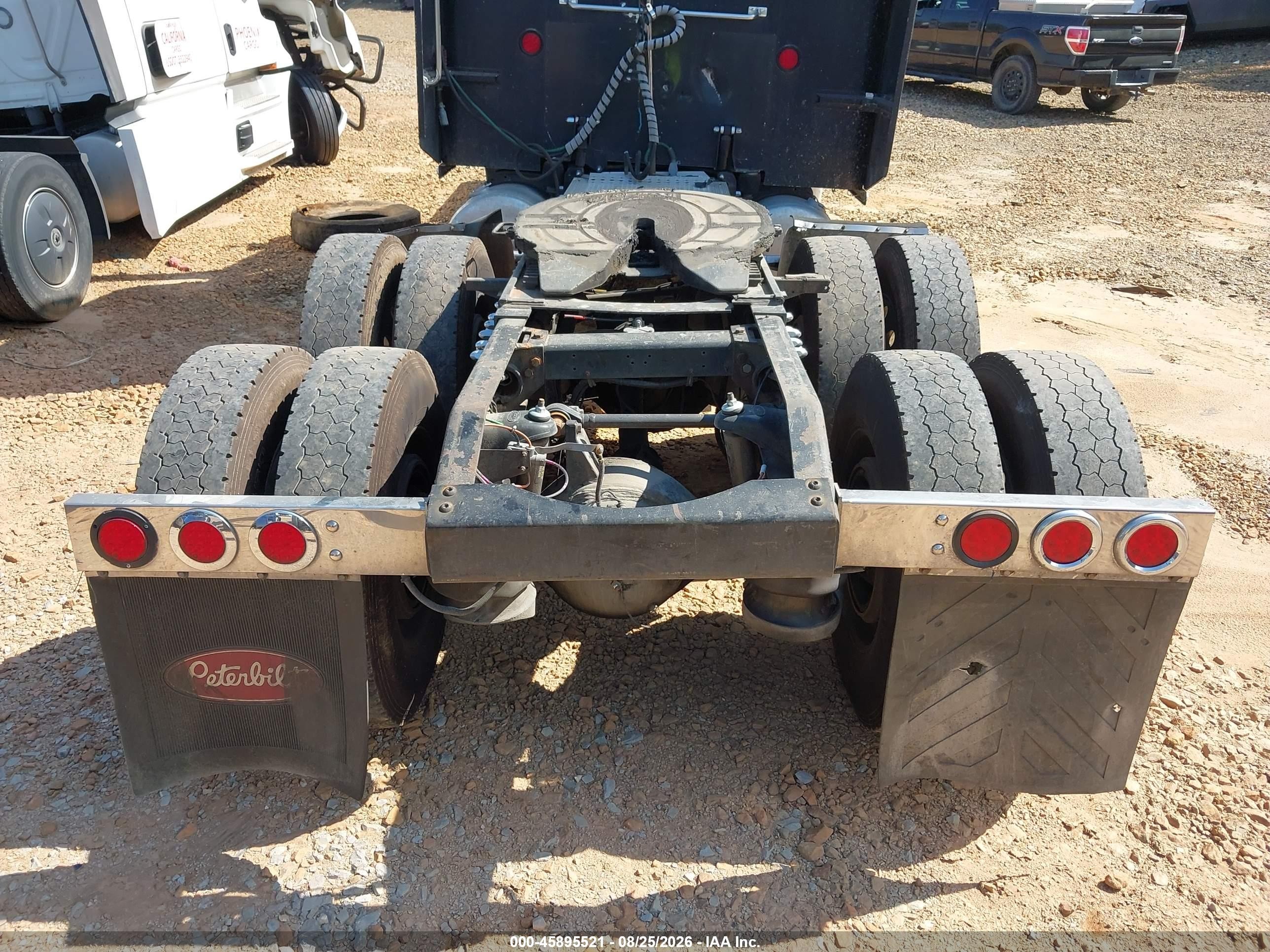 1998 Peterbilt 379 VIN 1XP5DB9XXWD463219 IAAI salvage auction — All Over, Salvage (Alabama), sold $4,975 on 2026-09-09 (photo 7)