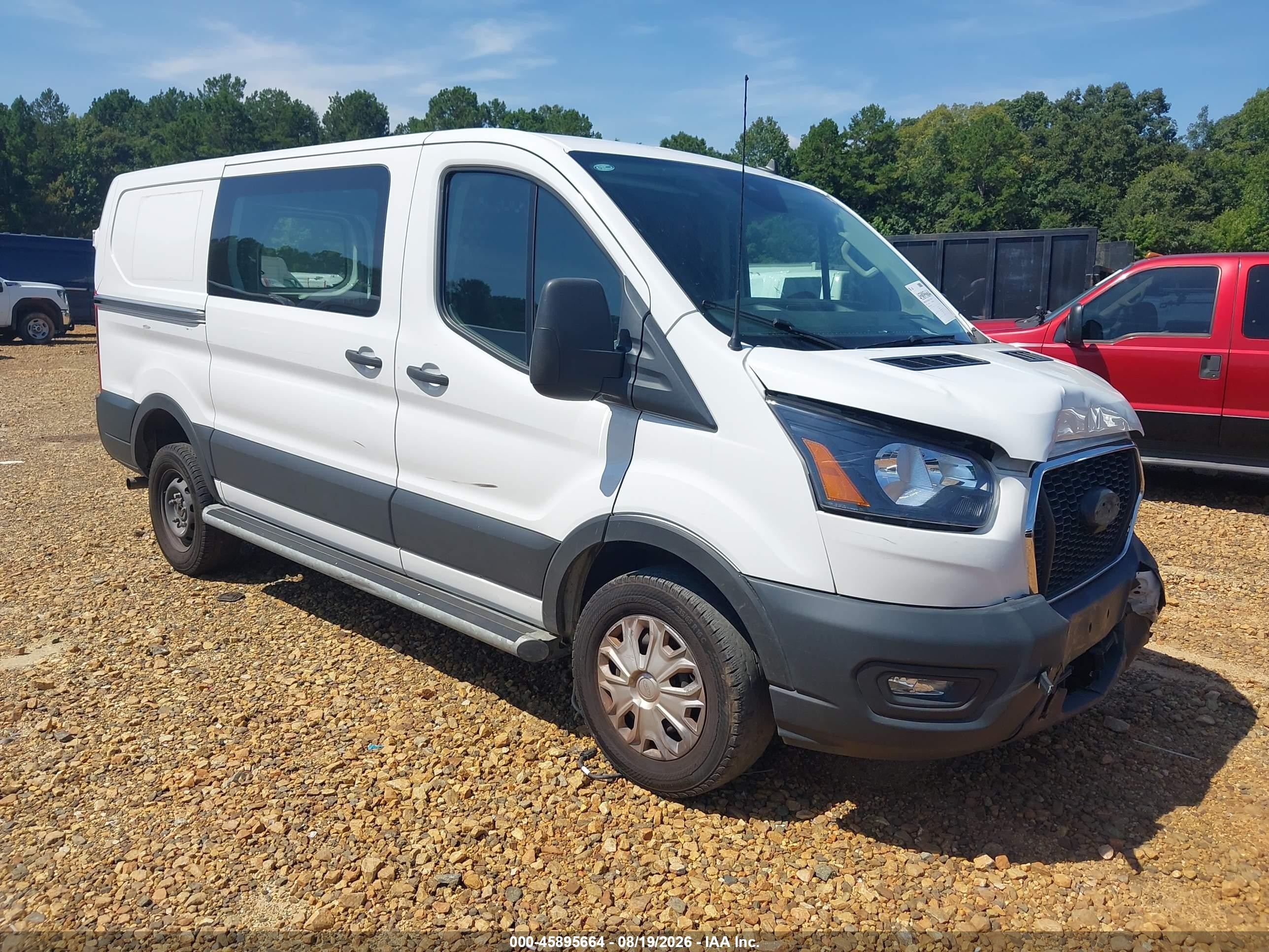 2024 Ford Transit-250 VIN 1FTBR1Y85RKA33303 — IAAI salvage auction photo