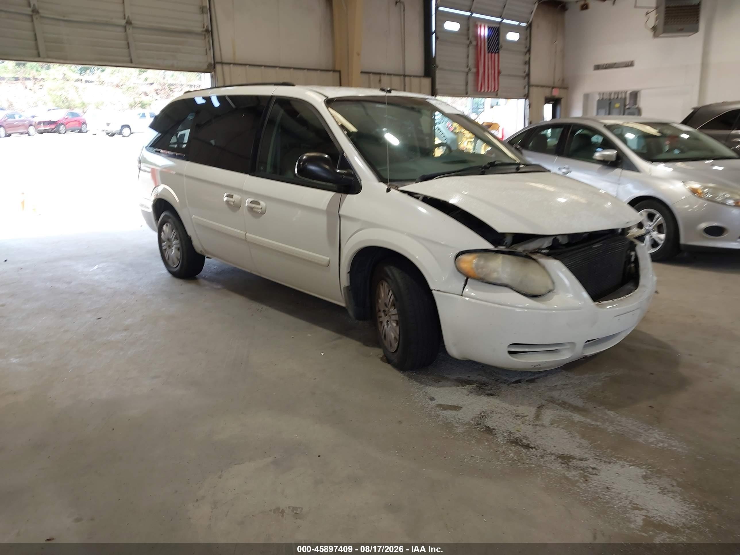 2005 Chrysler Town & country VIN 2C4GP44R55R519133 IAAI salvage auction — Front End, Salvage (North Carolina), sold $275 on 2026-09-05 (photo 1)