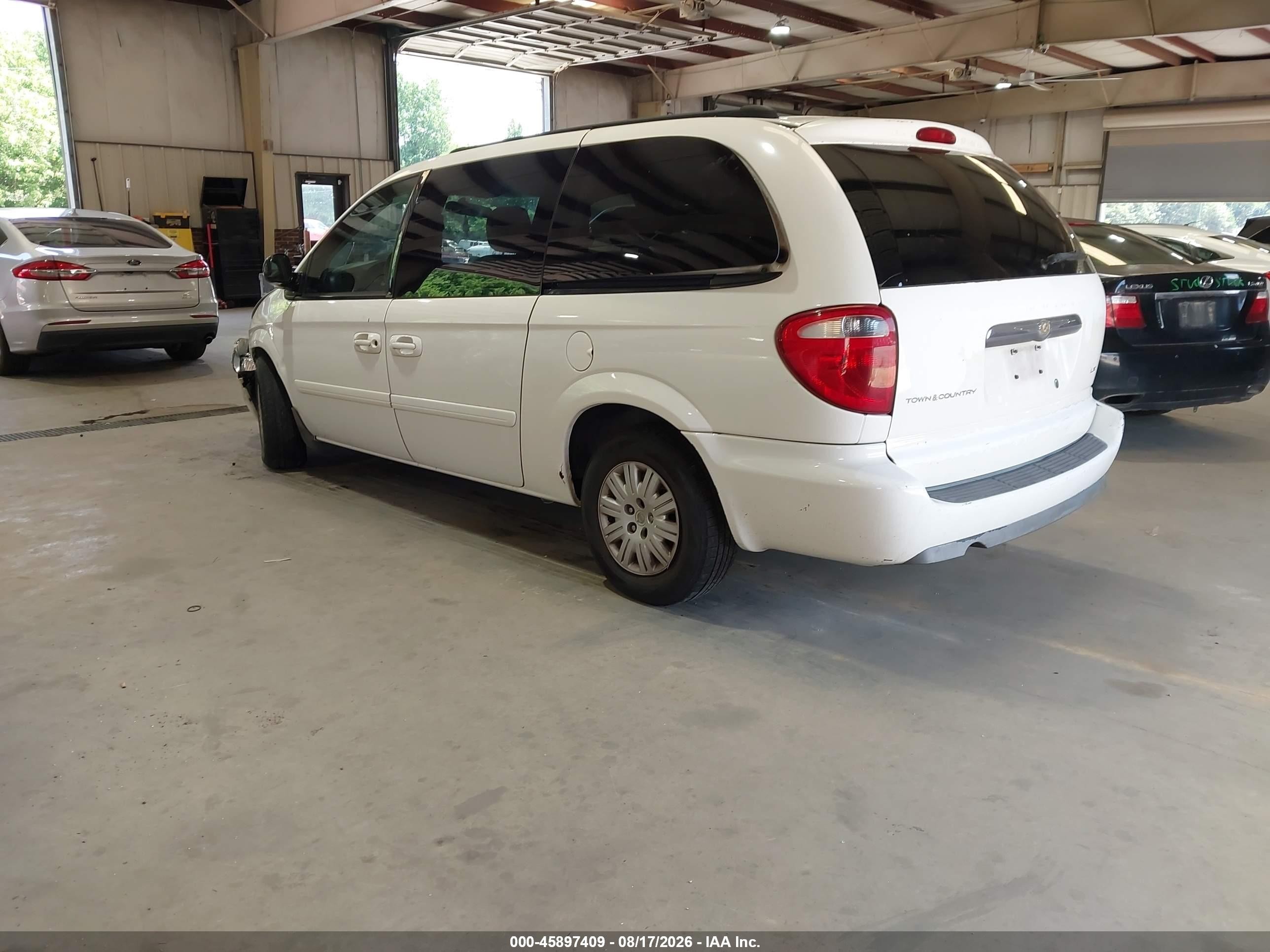 2005 Chrysler Town & country VIN 2C4GP44R55R519133 IAAI salvage auction — Front End, Salvage (North Carolina), sold $275 on 2026-09-05 (photo 3)