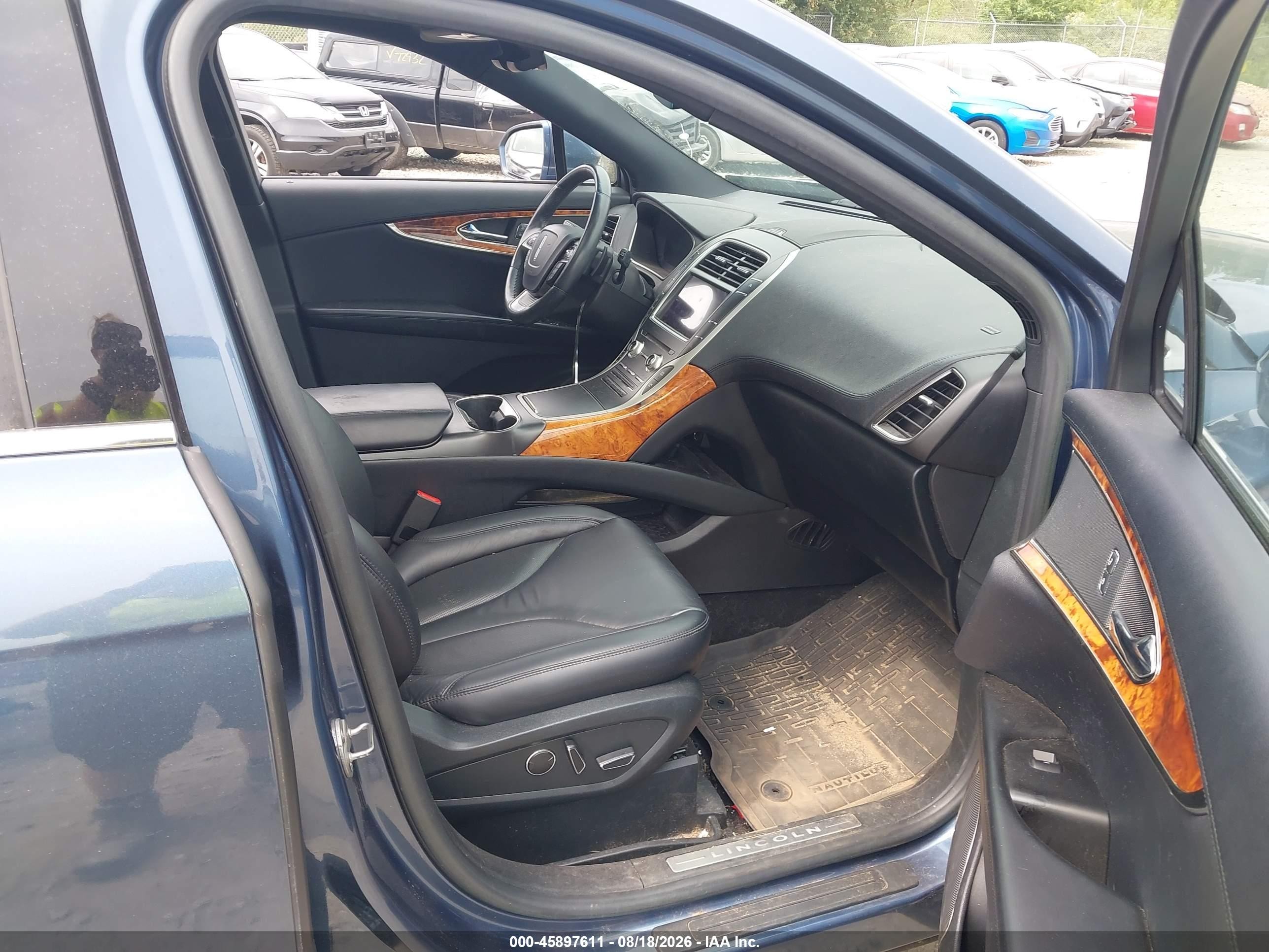 2019 Lincoln Nautilus VIN 2LMPJ8K92KBL47157 IAAI salvage auction — Front End, Clear (Michigan), sold $4,900 on 2026-09-19 (photo 5)