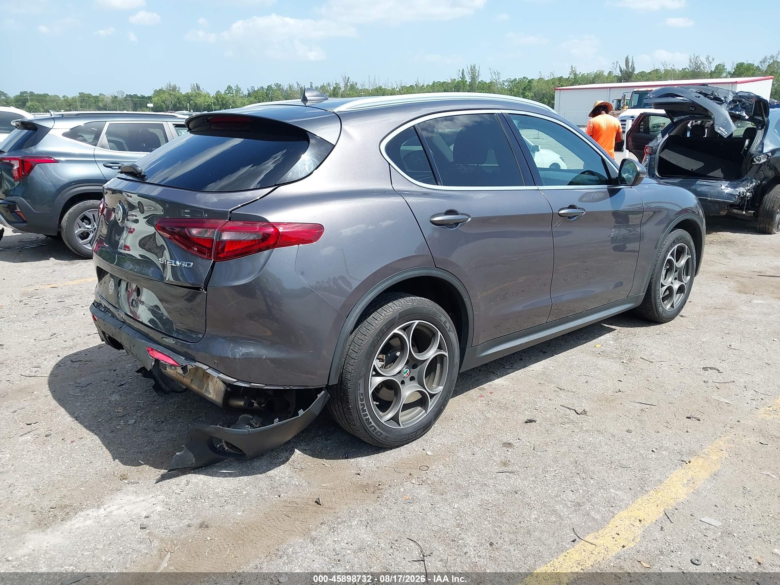 2018 Alfa romeo Stelvio VIN ZASFAKAN3J7B60256 IAAI salvage auction — Rear End, Rebuildable (Florida), sold $4,100 on 2026-09-08 (photo 4)