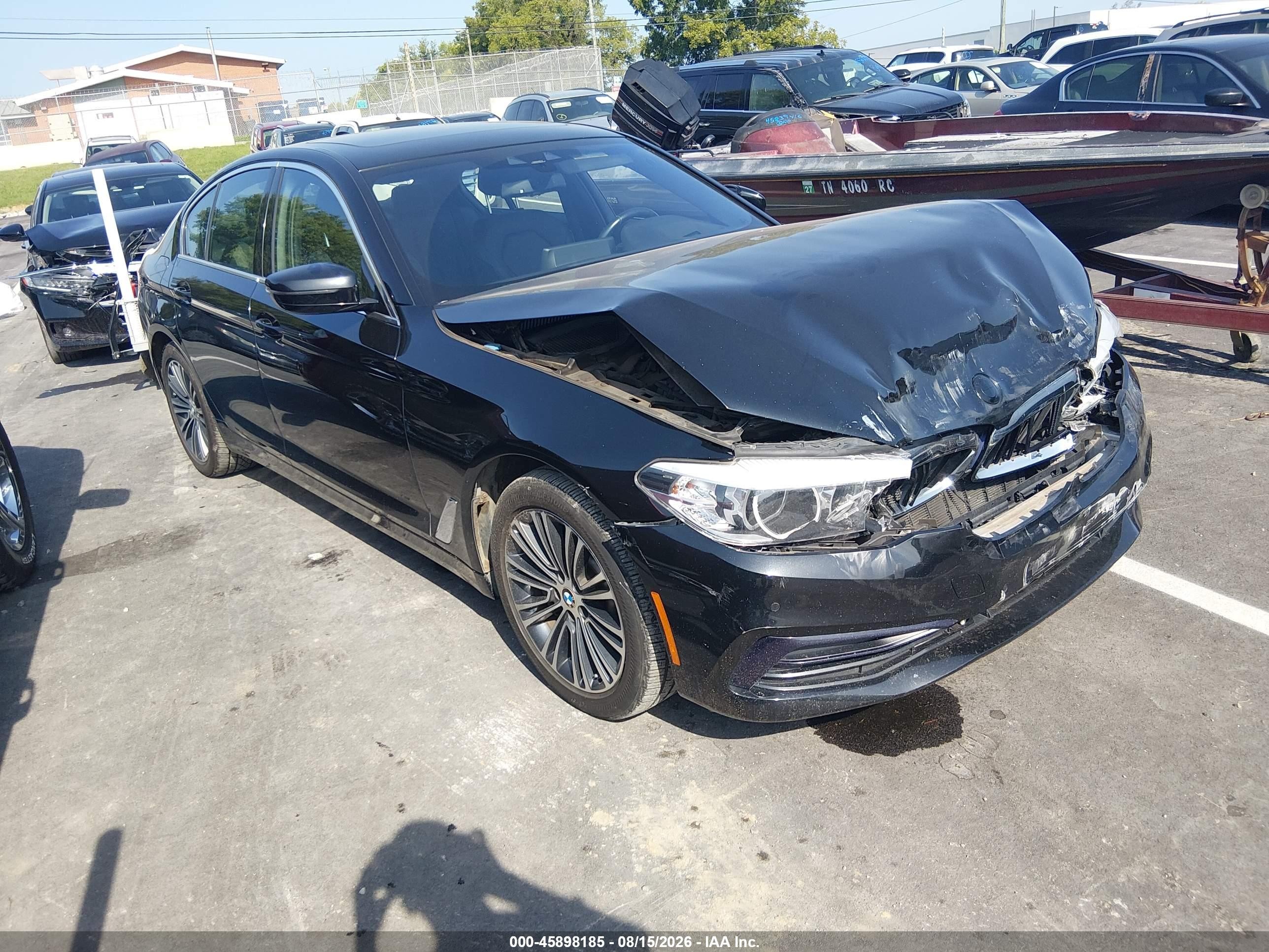 2019 BMW 5 Series VIN WBAJA5C52KBX86989 — IAAI salvage auction photo