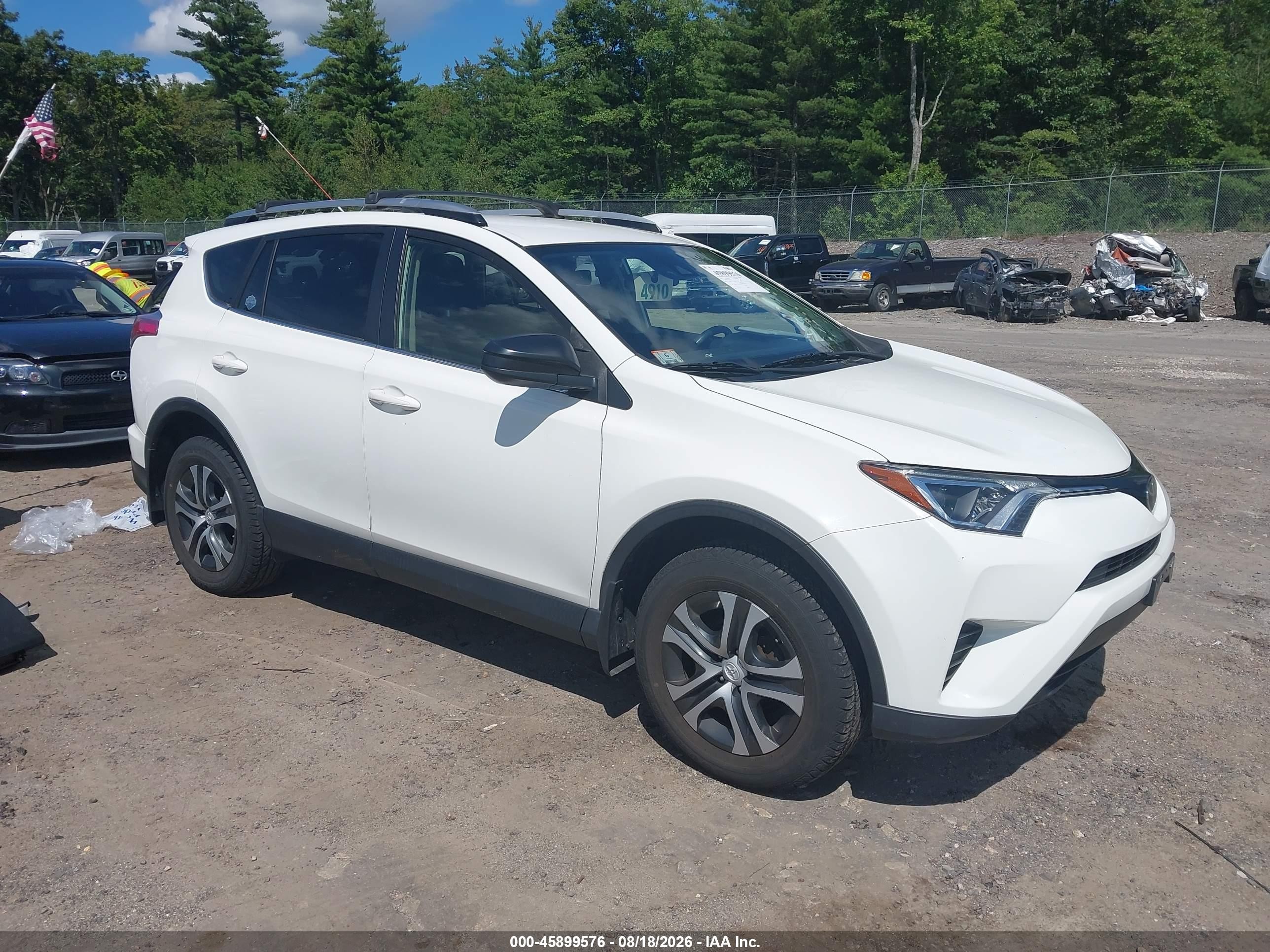 2017 Toyota RAV4 VIN JTMBFREVXHJ114383 — IAAI salvage auction photo