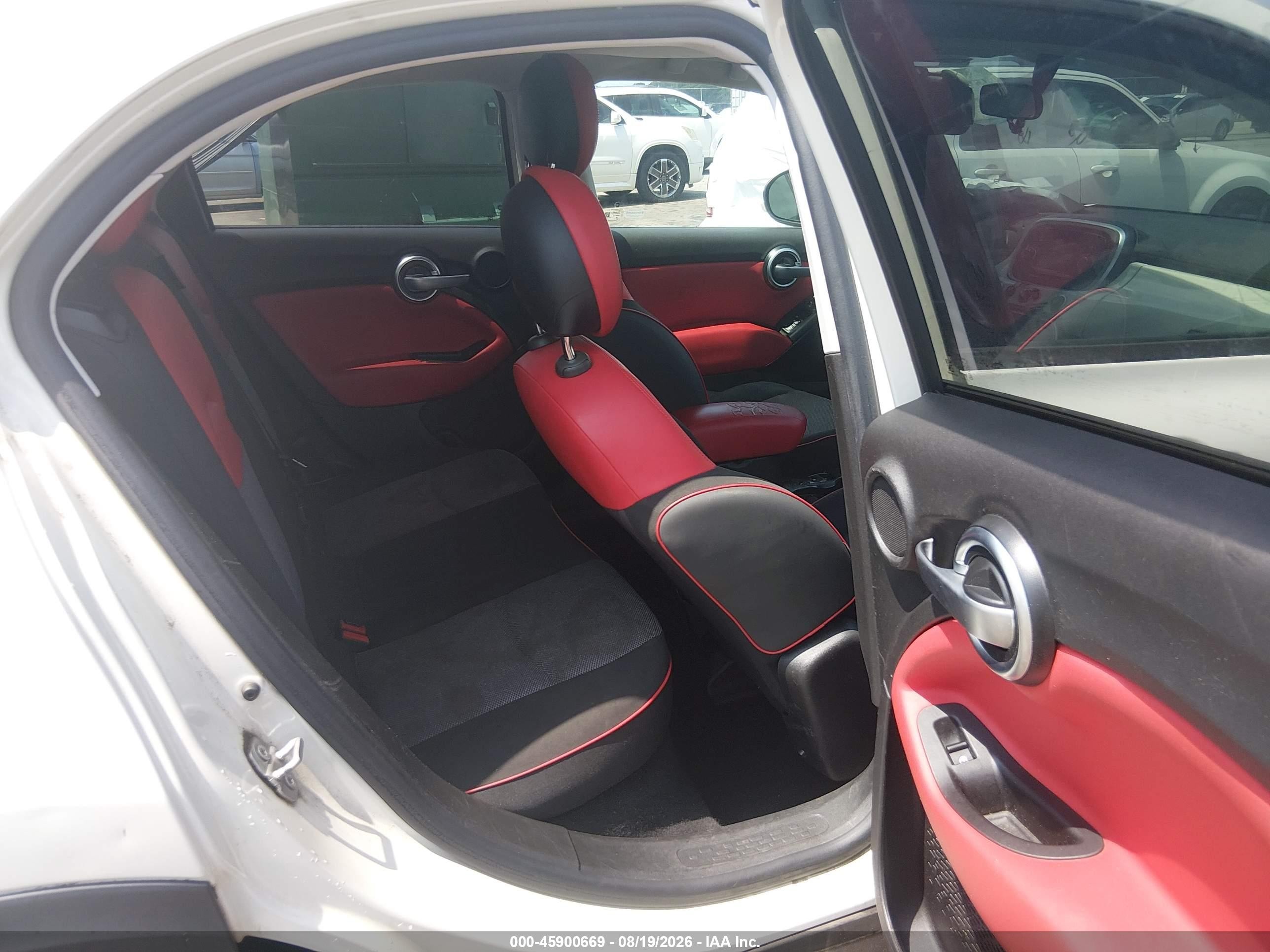2016 Fiat 500X VIN ZFBCFYBTXGP377750 IAAI salvage auction — Side, Salvage (North Carolina), sold $400 on 2026-09-19 (photo 8)